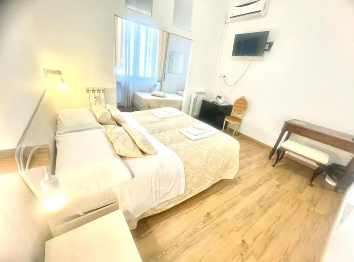 Bed in Cavour16 rent bedrooms