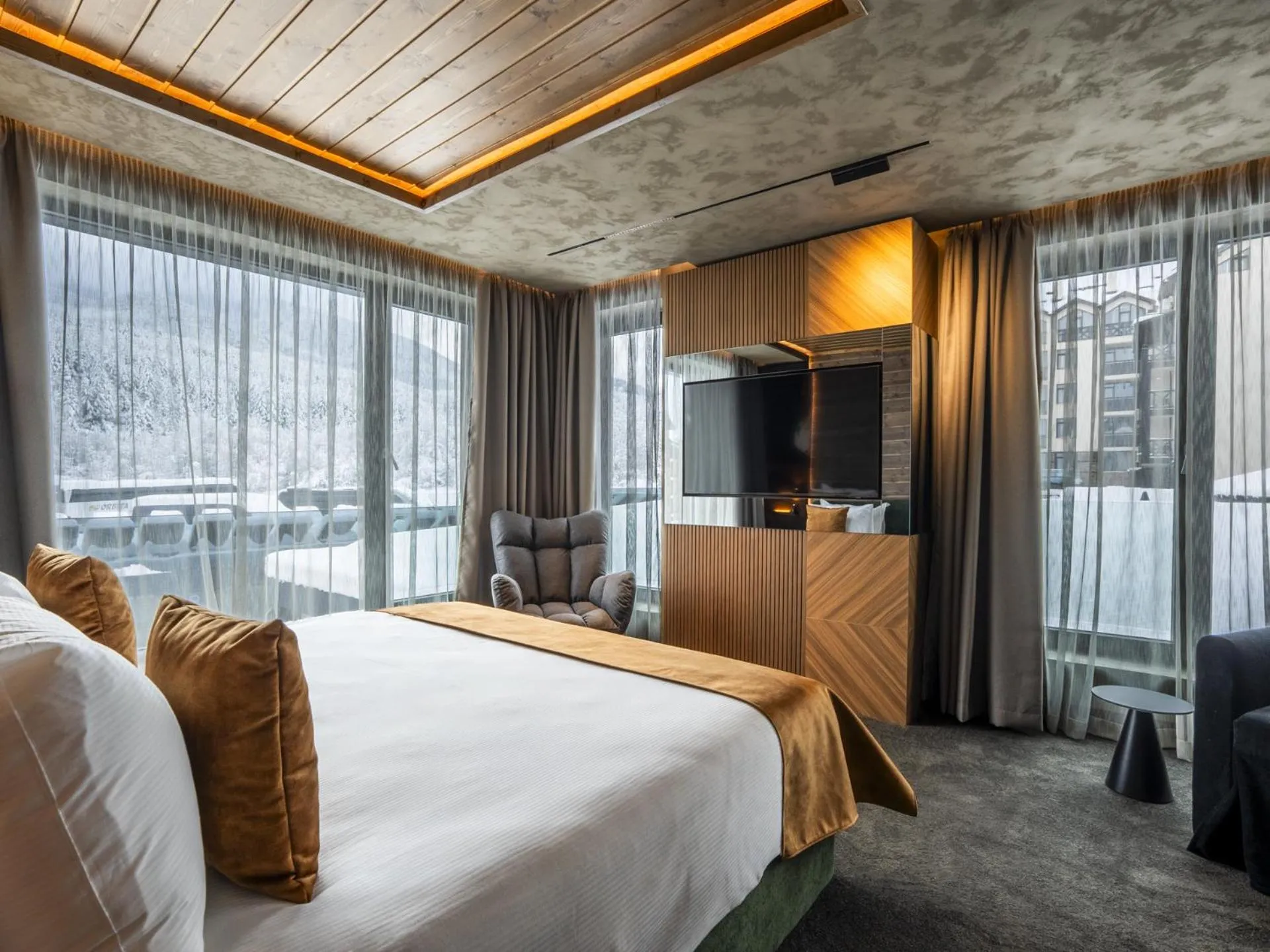 Bed in Premier Luxury Mountain Resort