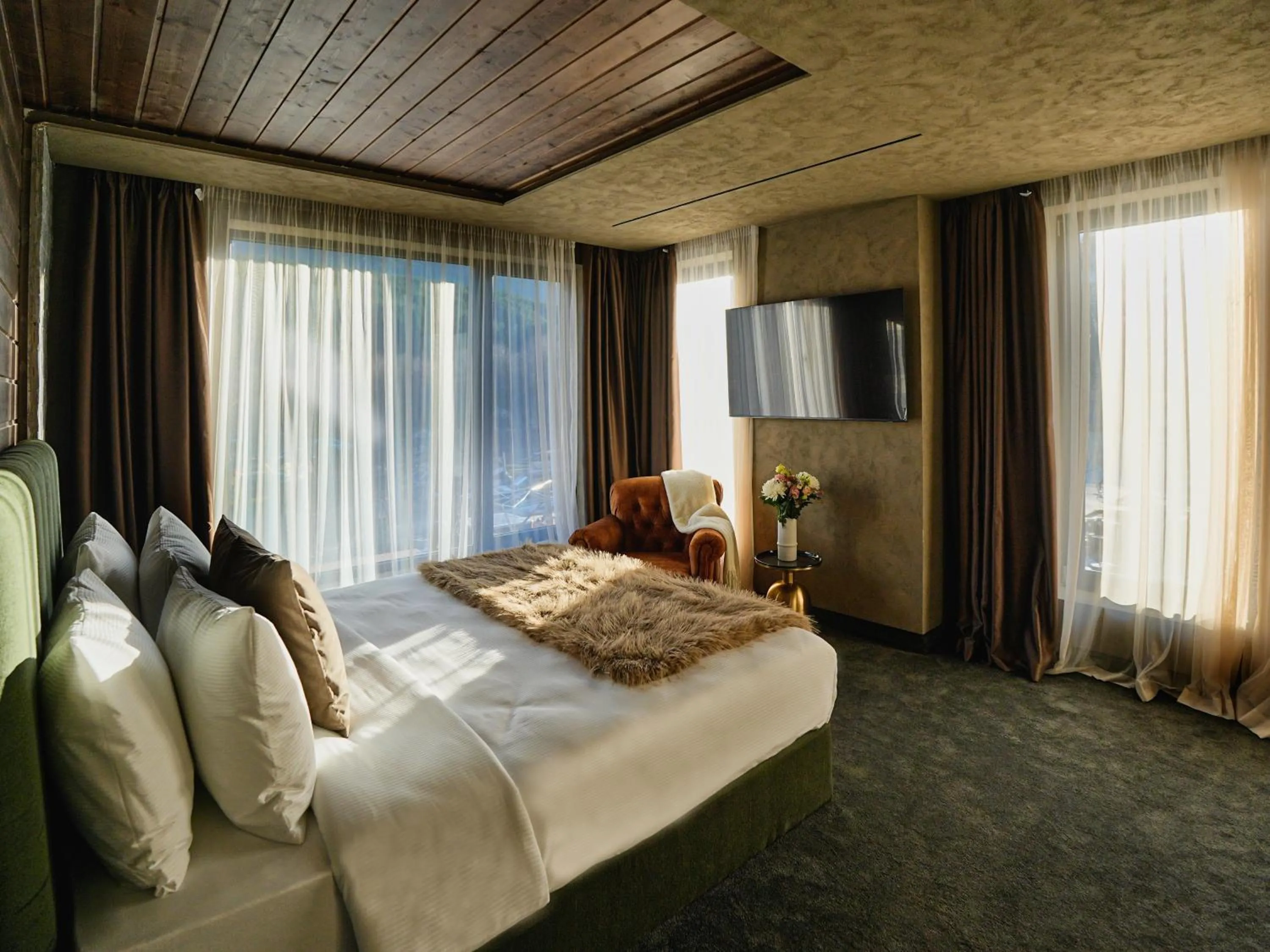Bed in Premier Luxury Mountain Resort