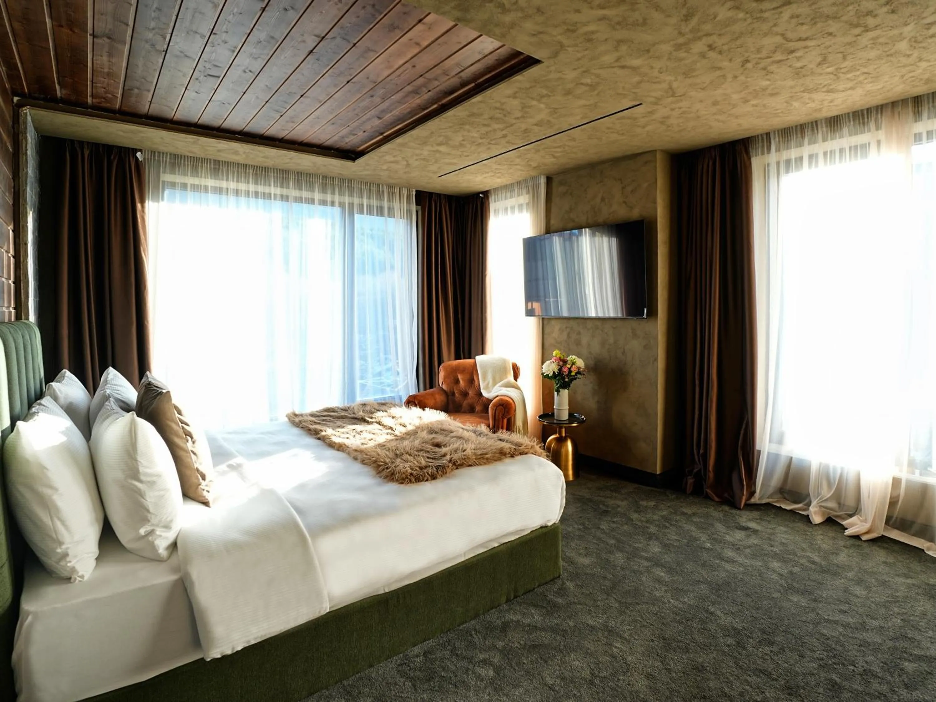 Bed in Premier Luxury Mountain Resort