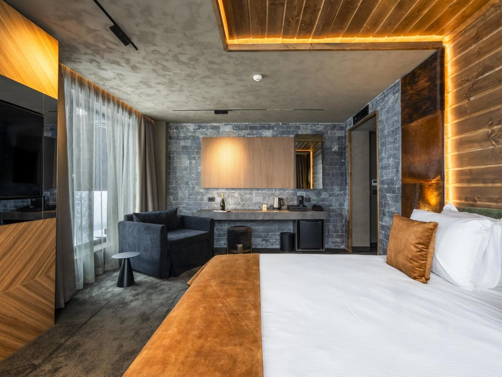 Bed in Premier Luxury Mountain Resort