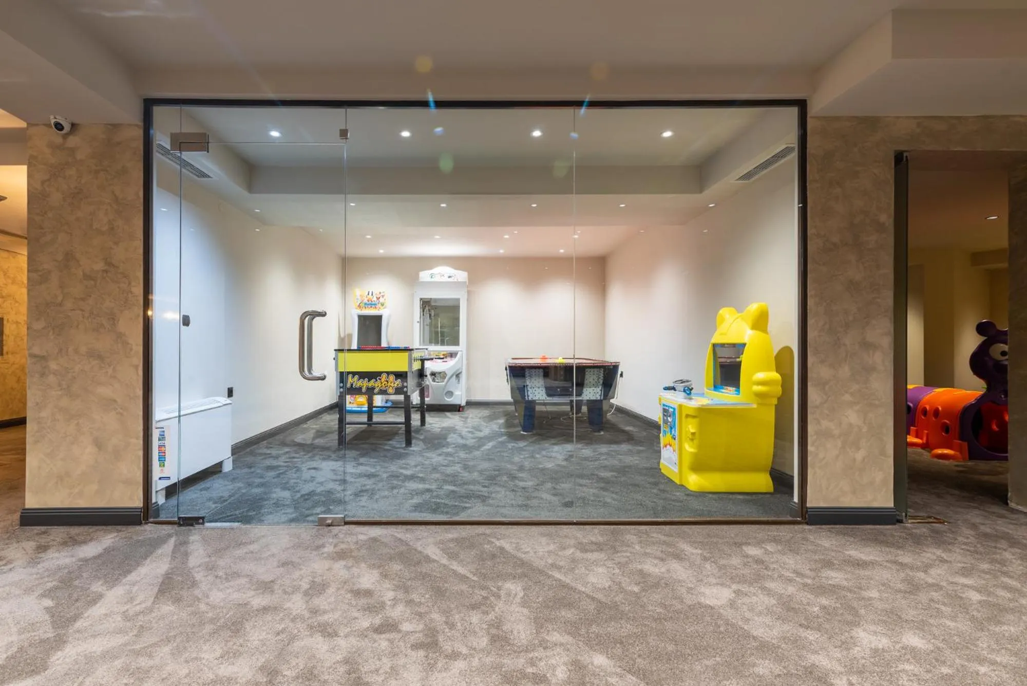 Entertainment in Premier Luxury Mountain Resort