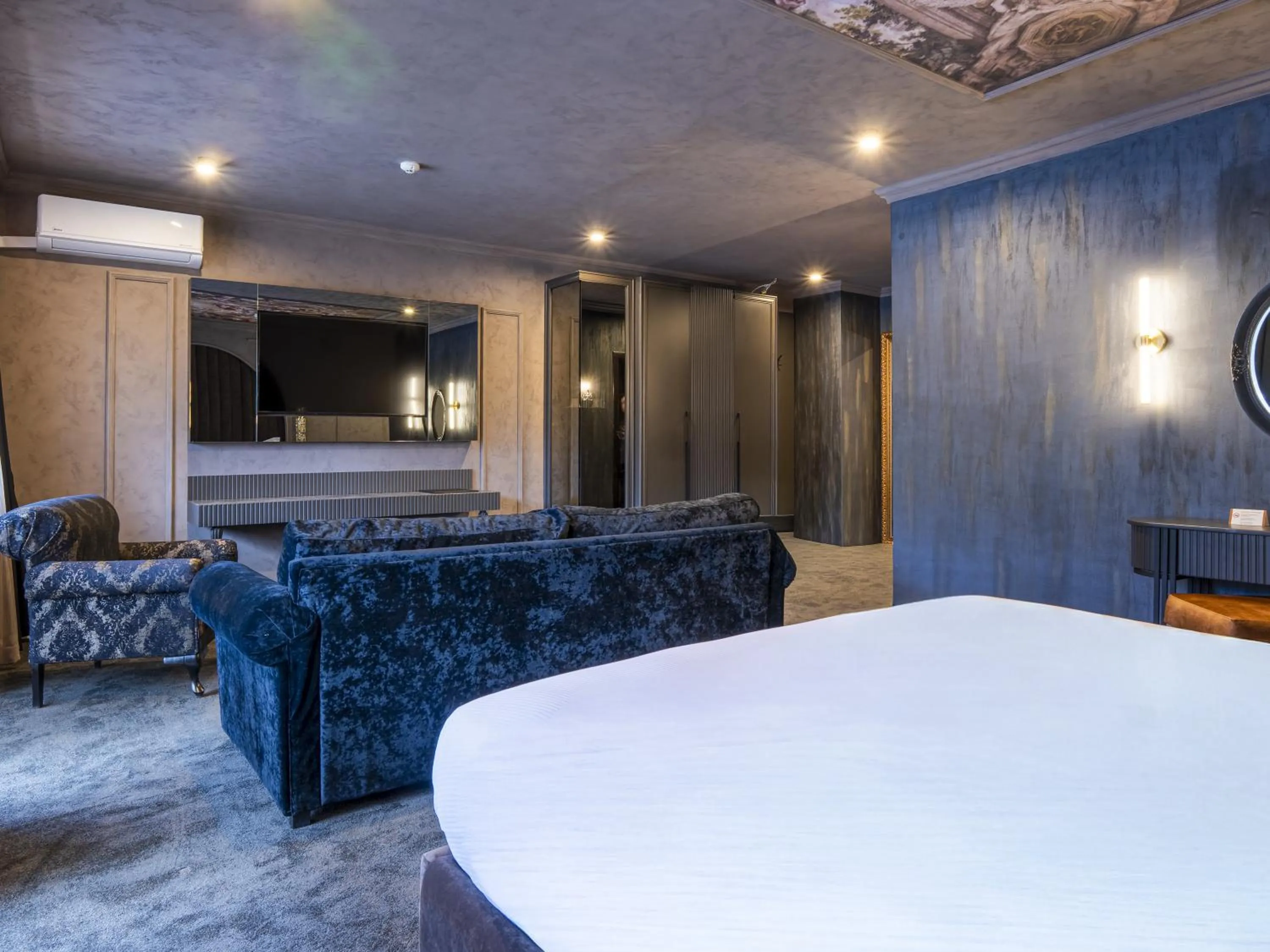 Bed in Premier Luxury Mountain Resort