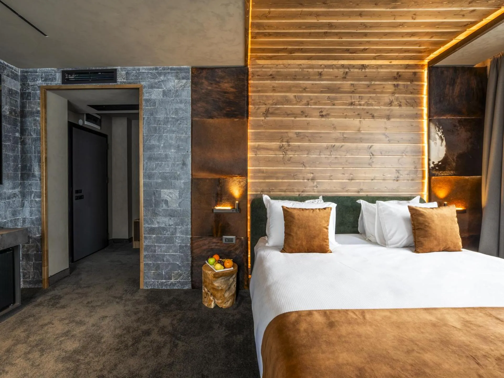 Bed in Premier Luxury Mountain Resort