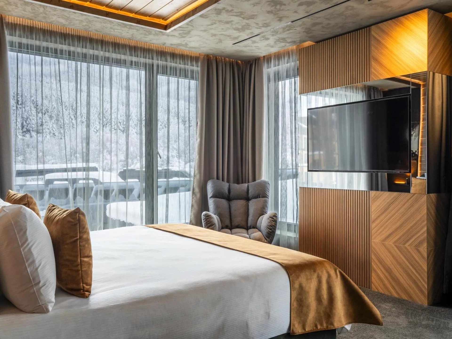 Bed in Premier Luxury Mountain Resort