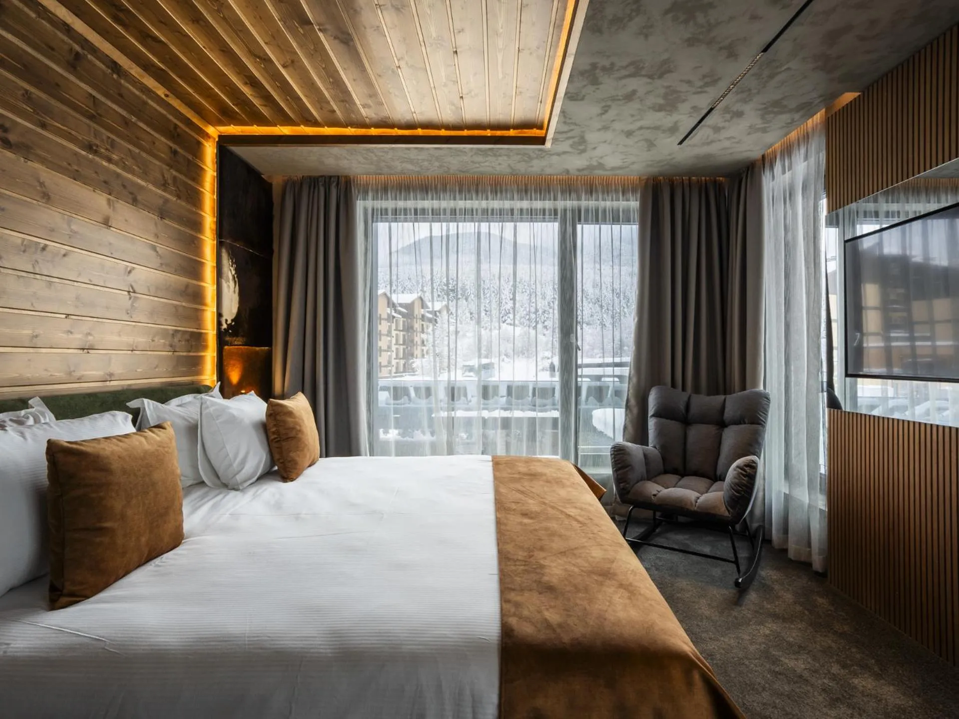 Bed in Premier Luxury Mountain Resort