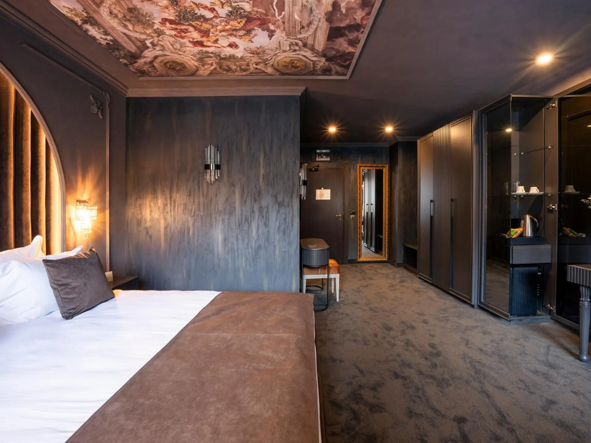 Bed in Premier Luxury Mountain Resort