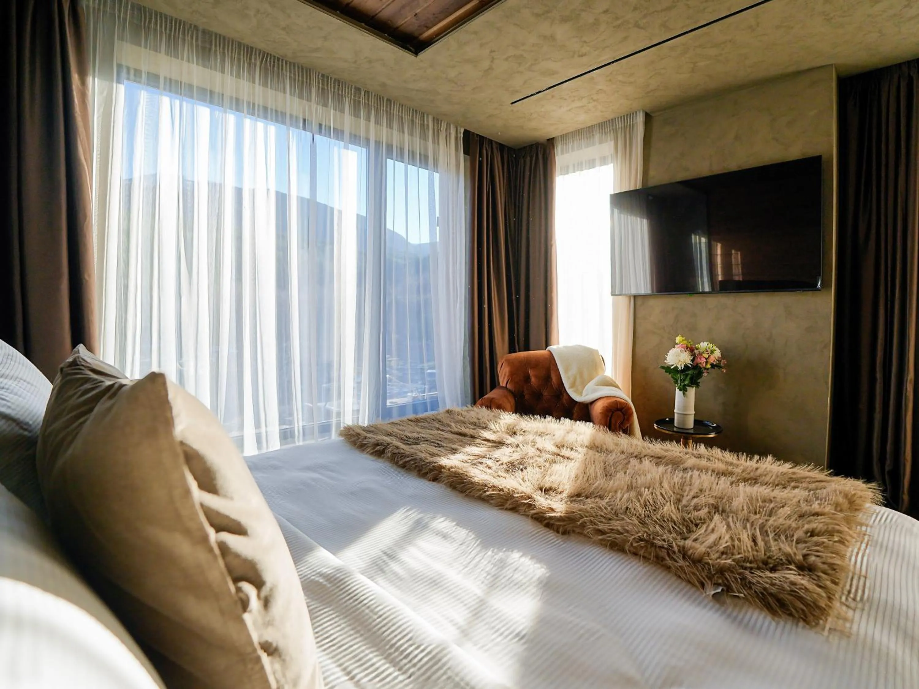 Bed in Premier Luxury Mountain Resort