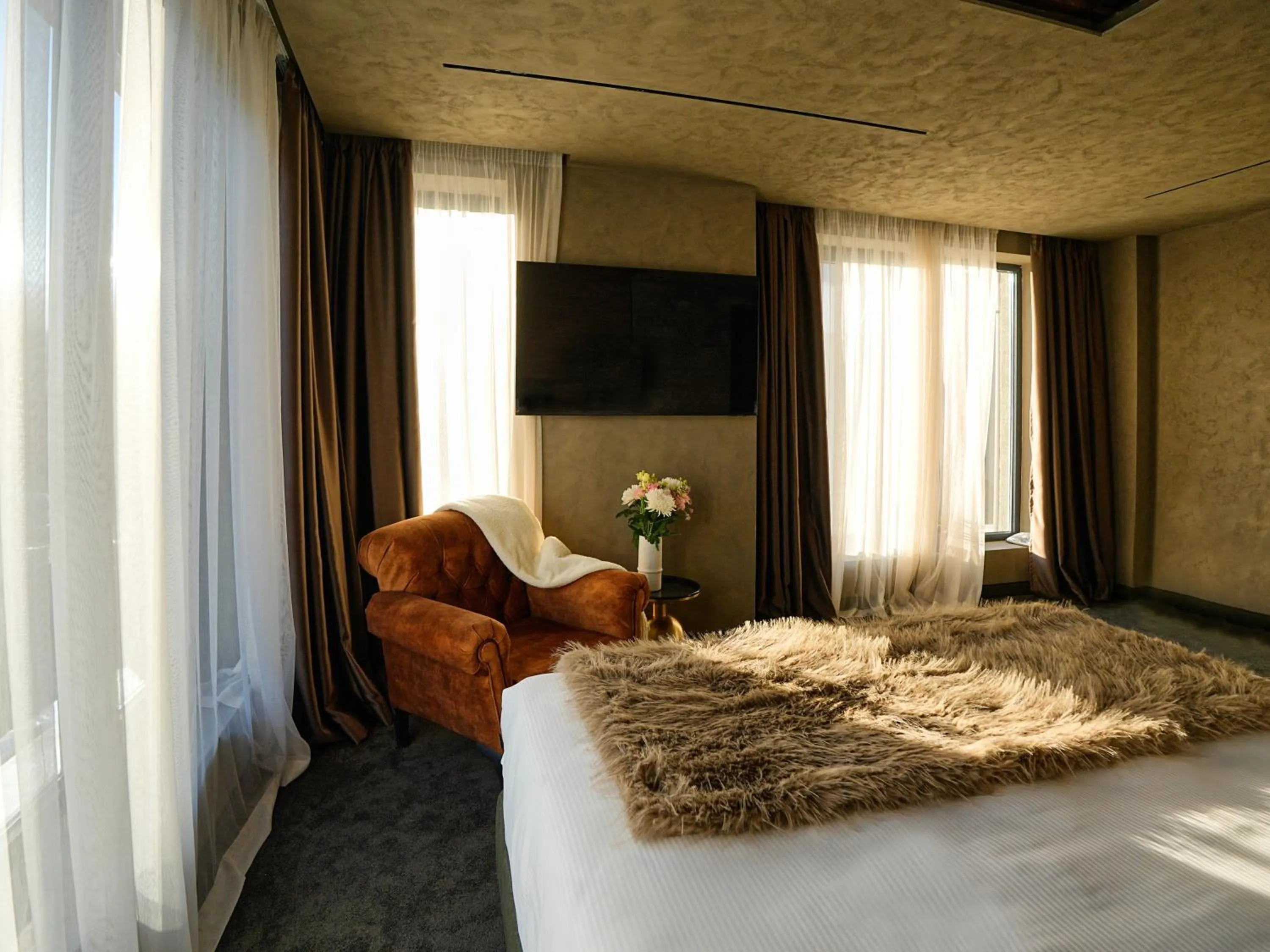 Bed in Premier Luxury Mountain Resort