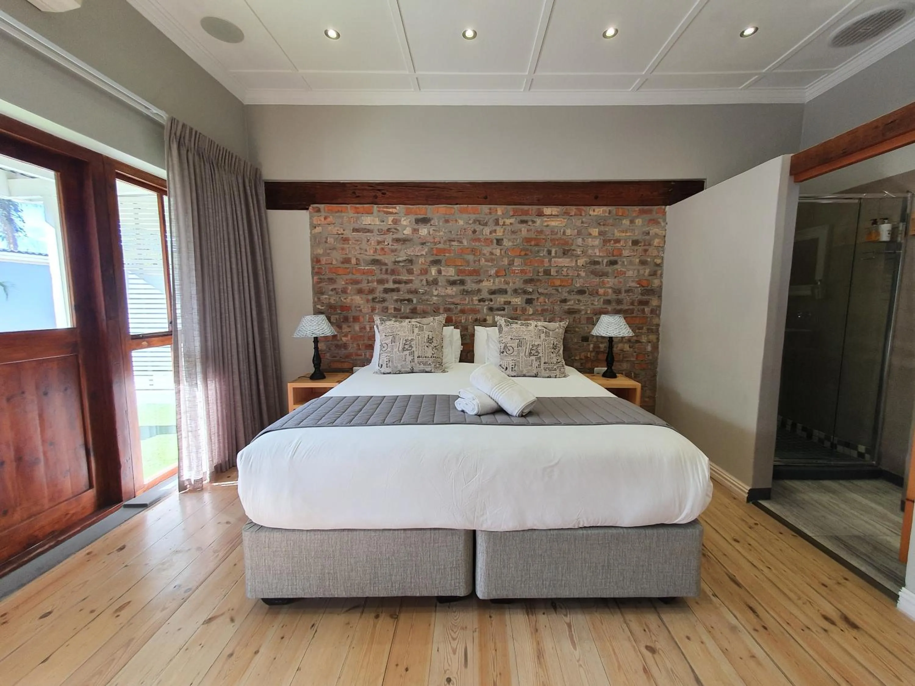 Bed in Two Fat Owls Guesthouse