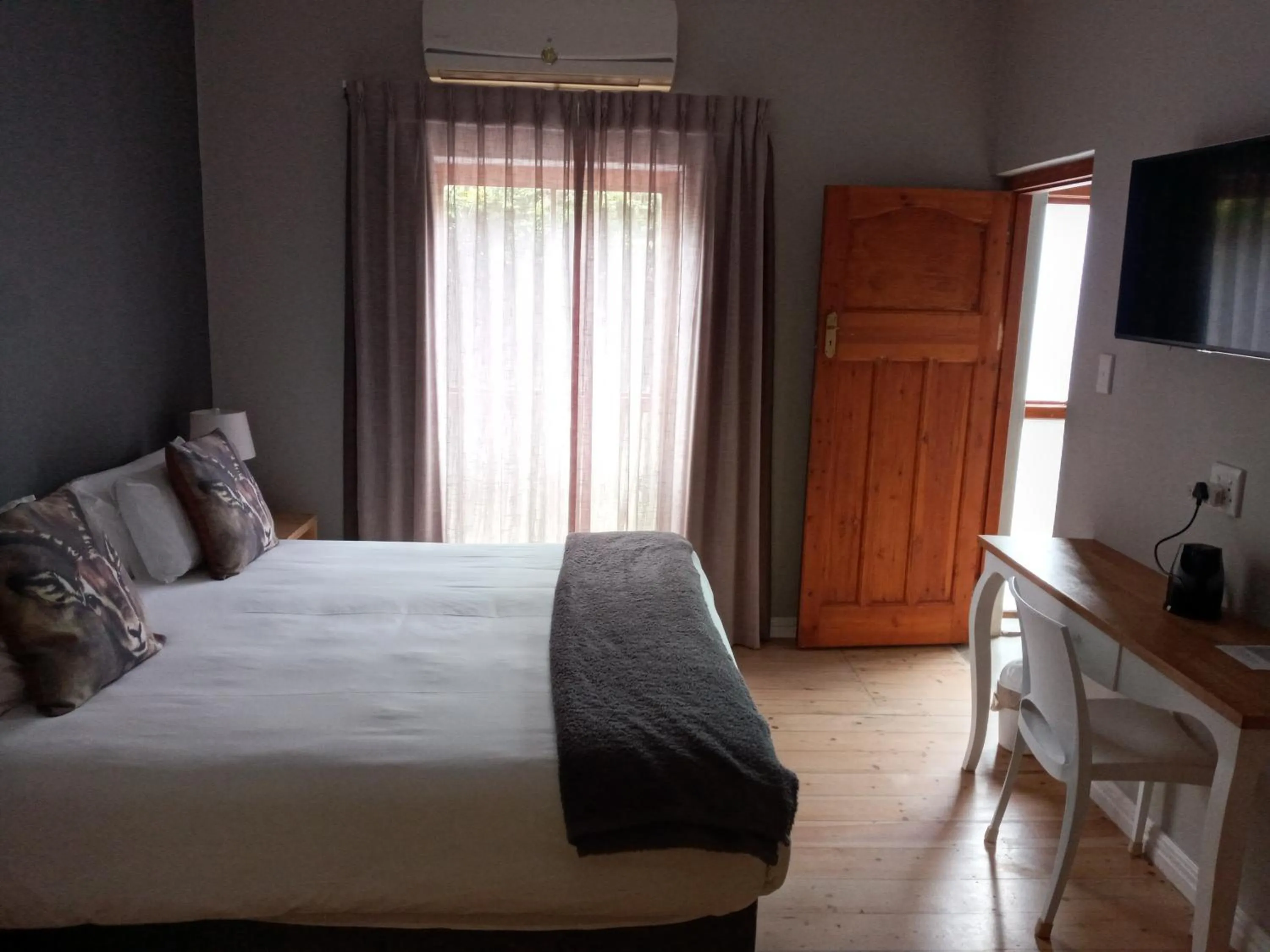 TV and multimedia, Bed in Two Fat Owls Guesthouse