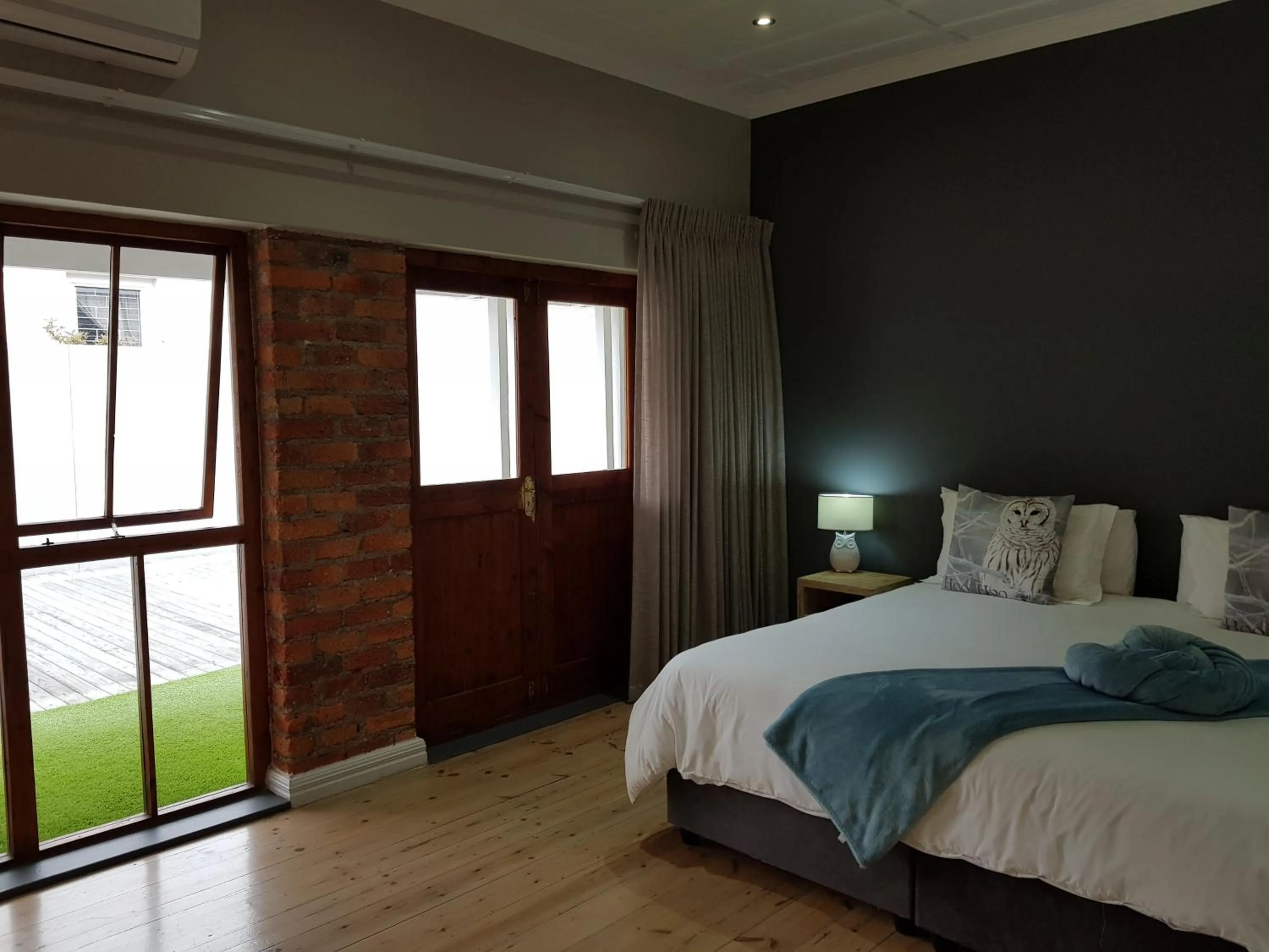 View (from property/room), Bed in Two Fat Owls Guesthouse