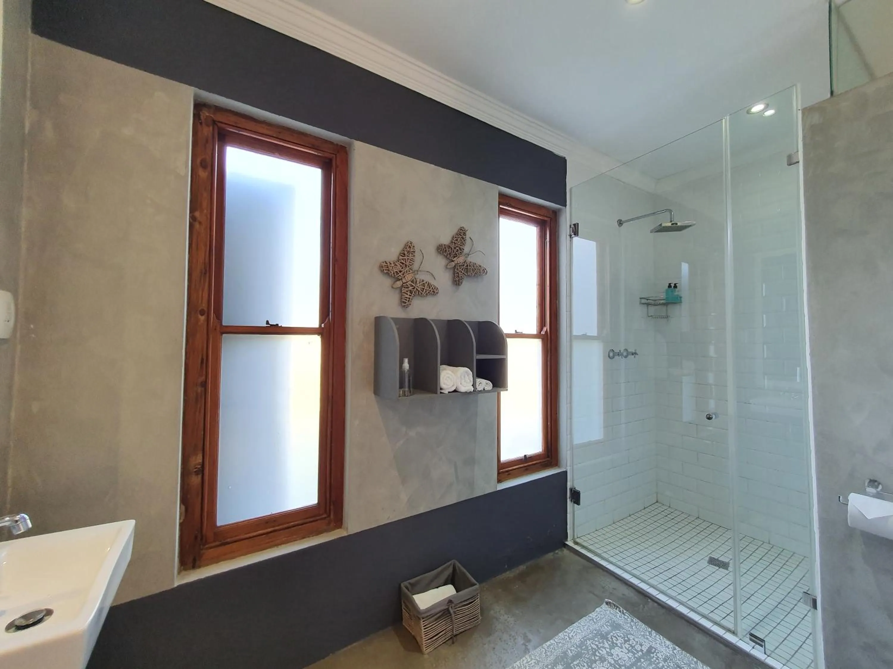 Bathroom in Two Fat Owls Guesthouse