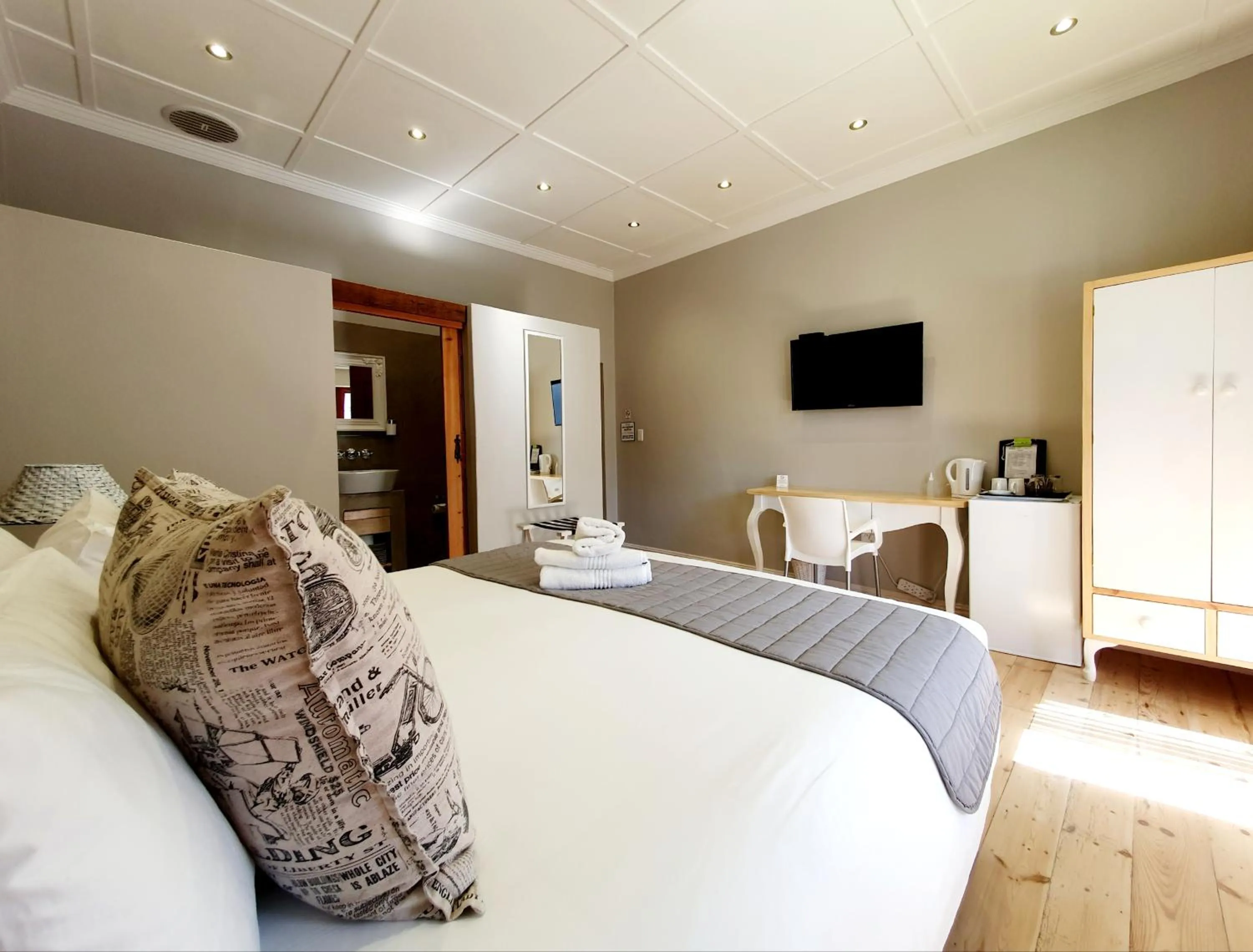 Bed in Two Fat Owls Guesthouse