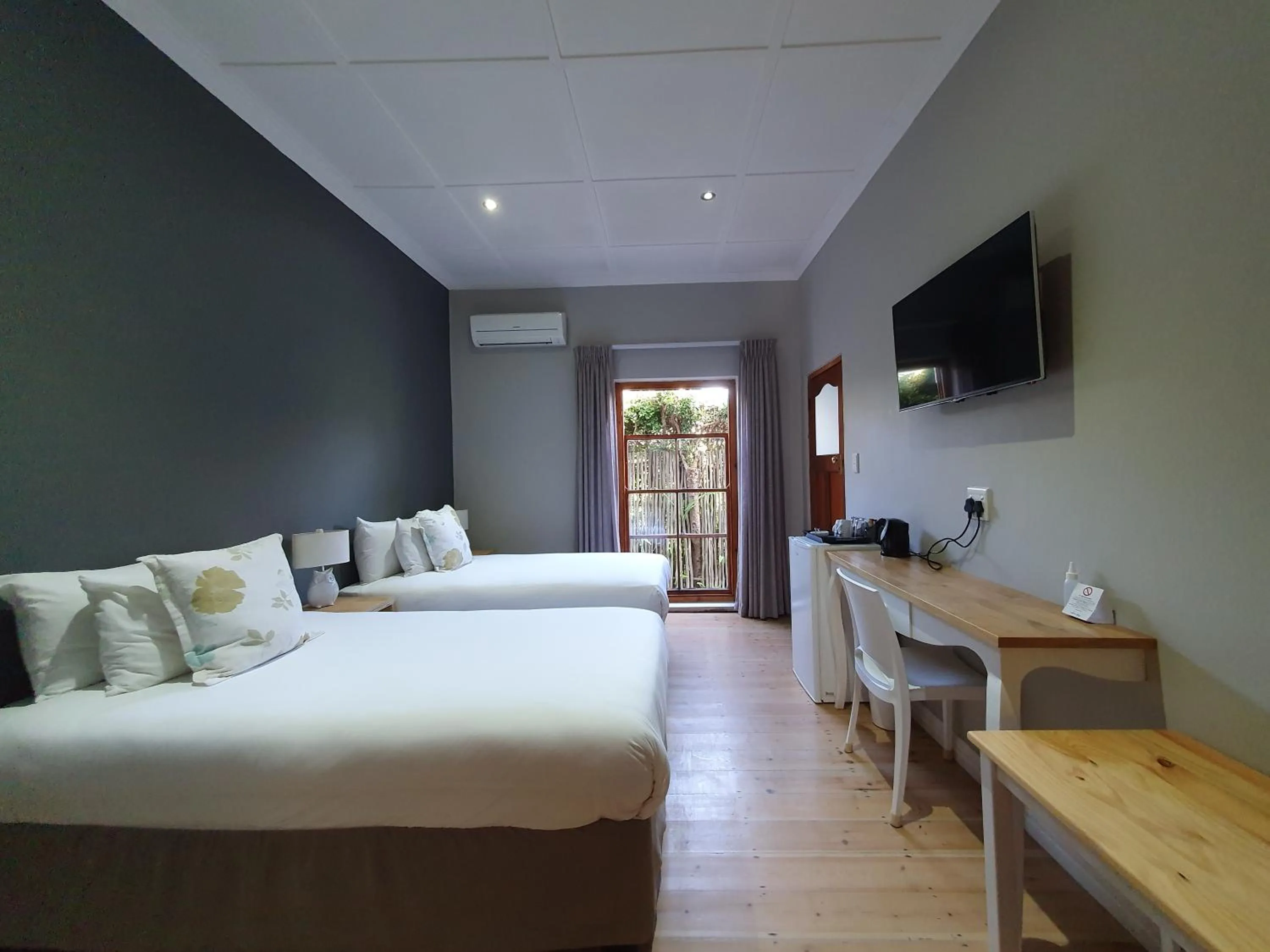 TV and multimedia, Bed in Two Fat Owls Guesthouse