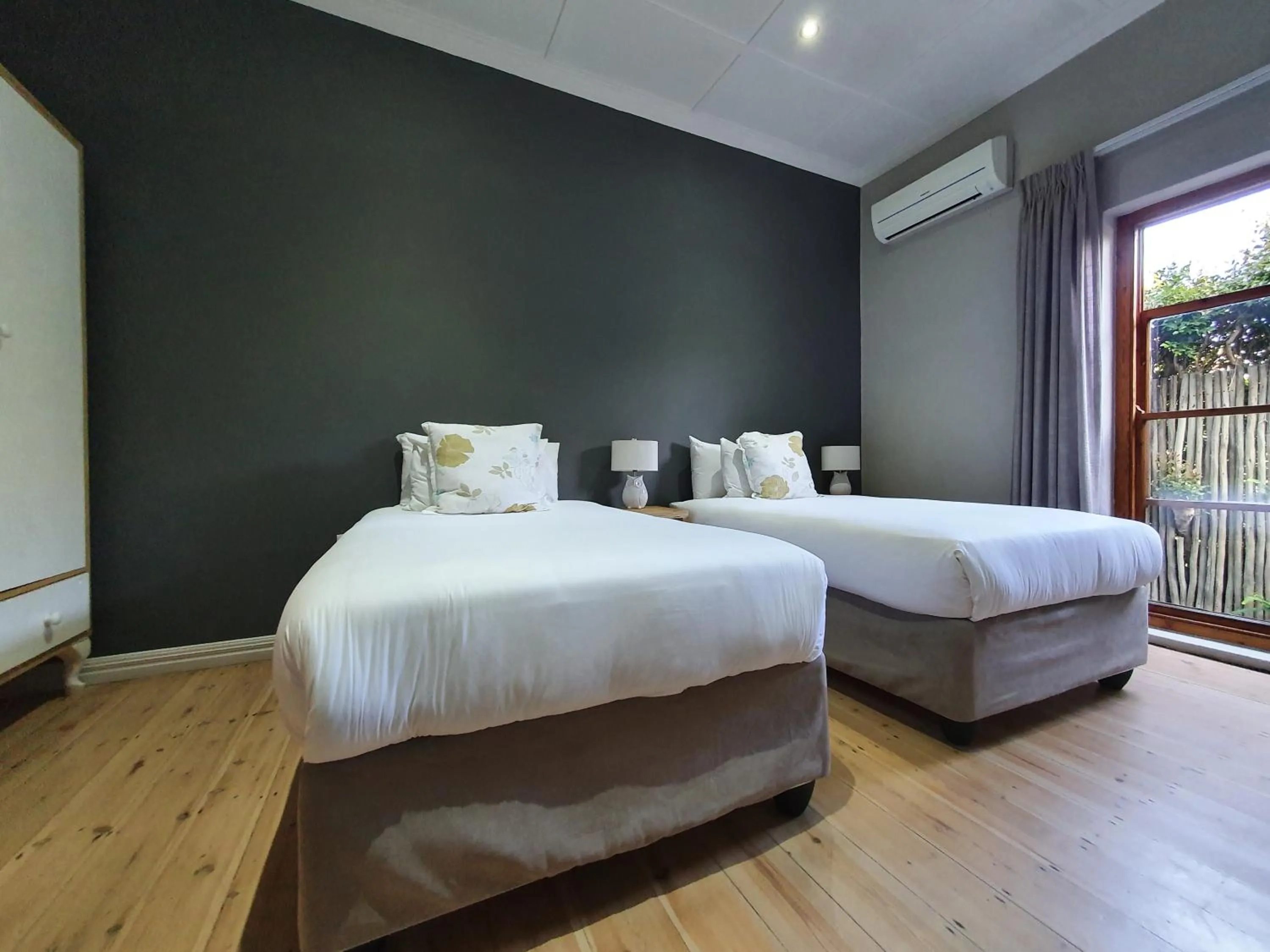 Bed in Two Fat Owls Guesthouse