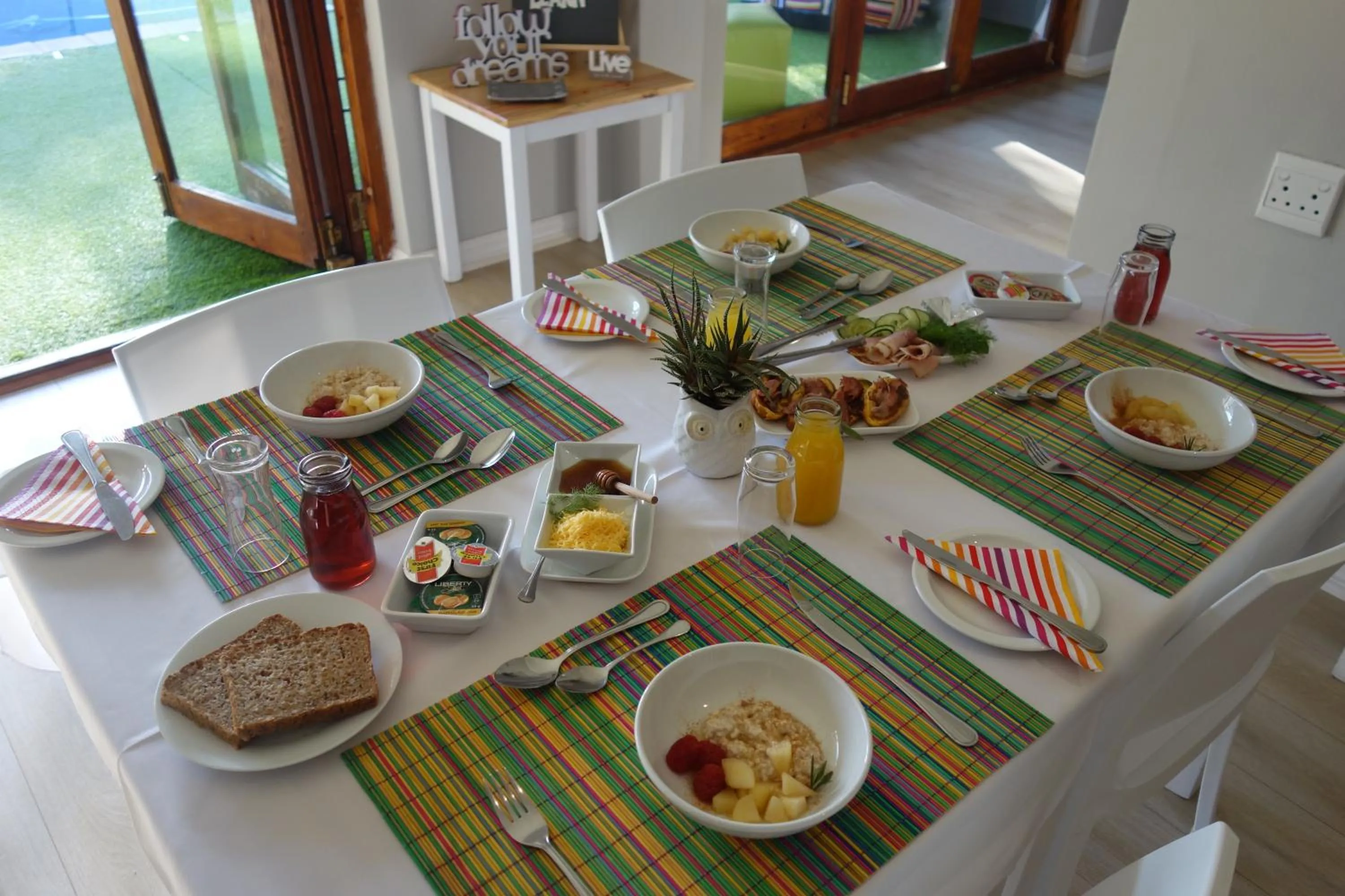 Dining area in Two Fat Owls Guesthouse