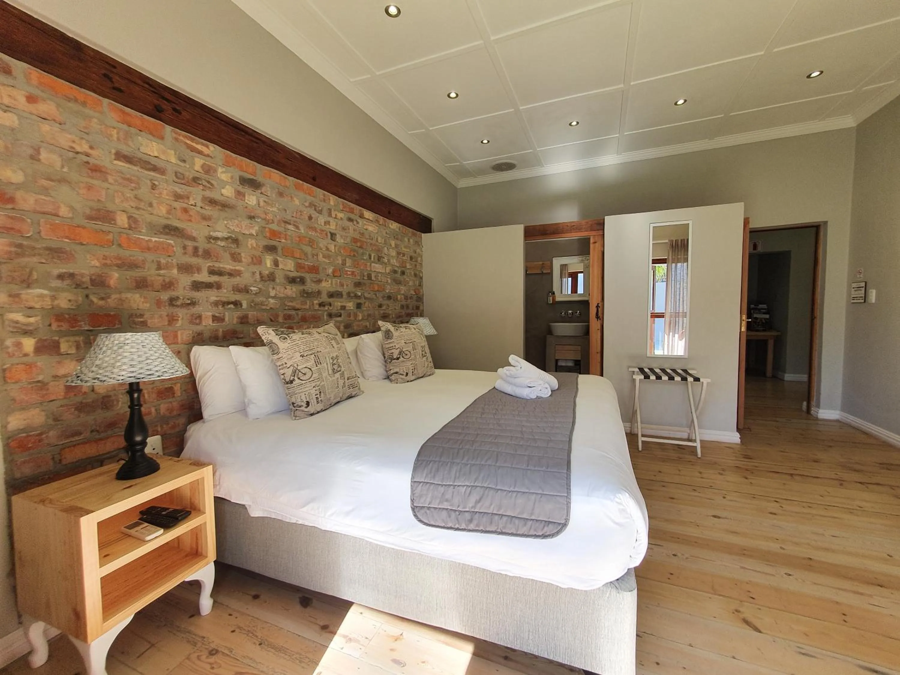 Bed in Two Fat Owls Guesthouse