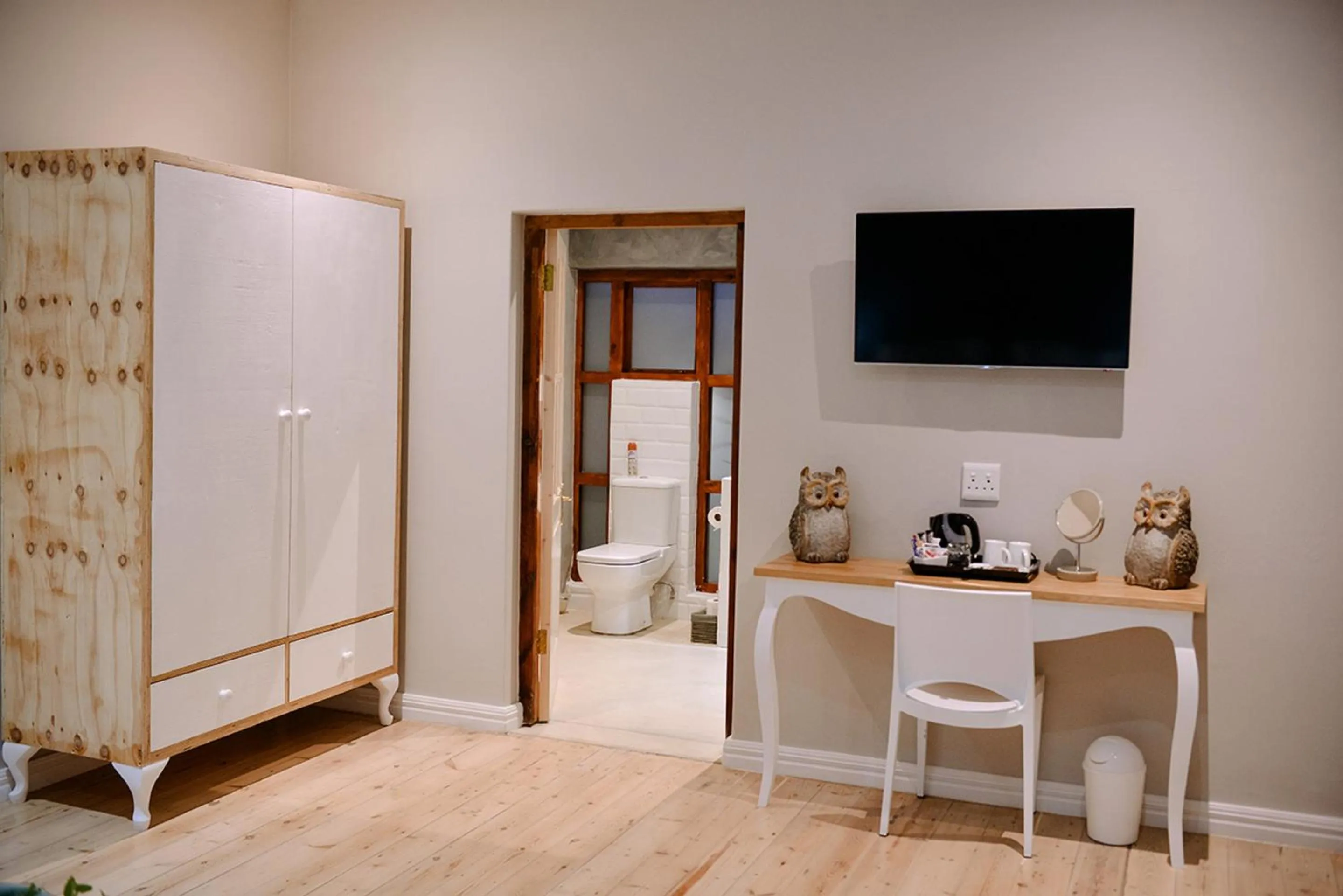 Toilet in Two Fat Owls Guesthouse