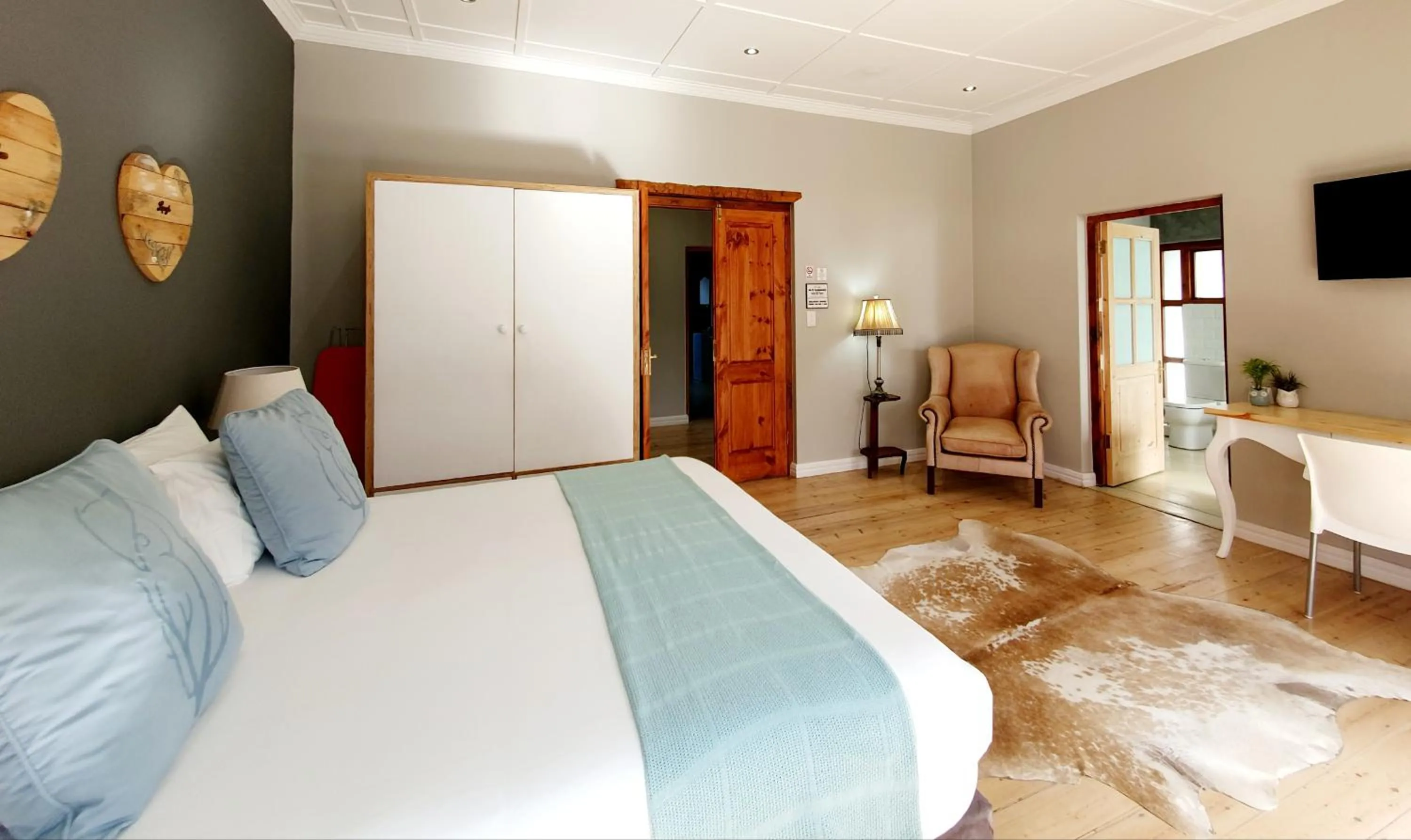 Photo of the whole room, Bed in Two Fat Owls Guesthouse