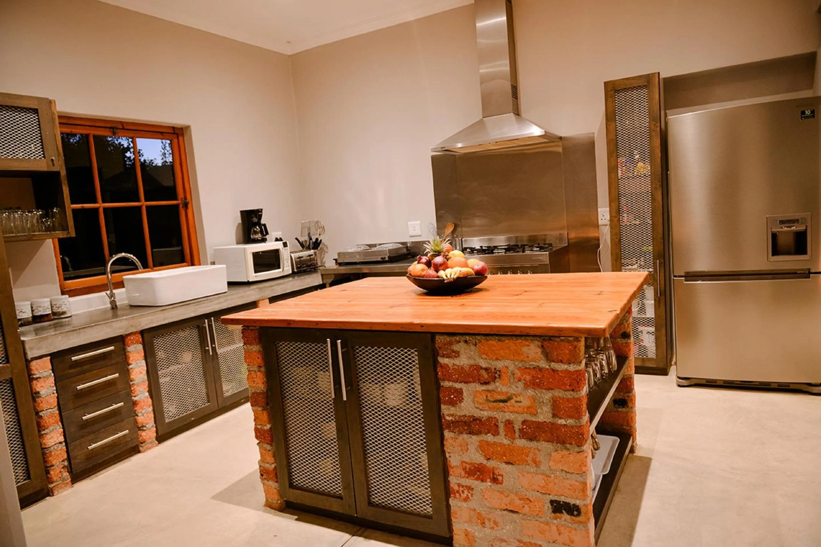 Communal kitchen in Two Fat Owls Guesthouse