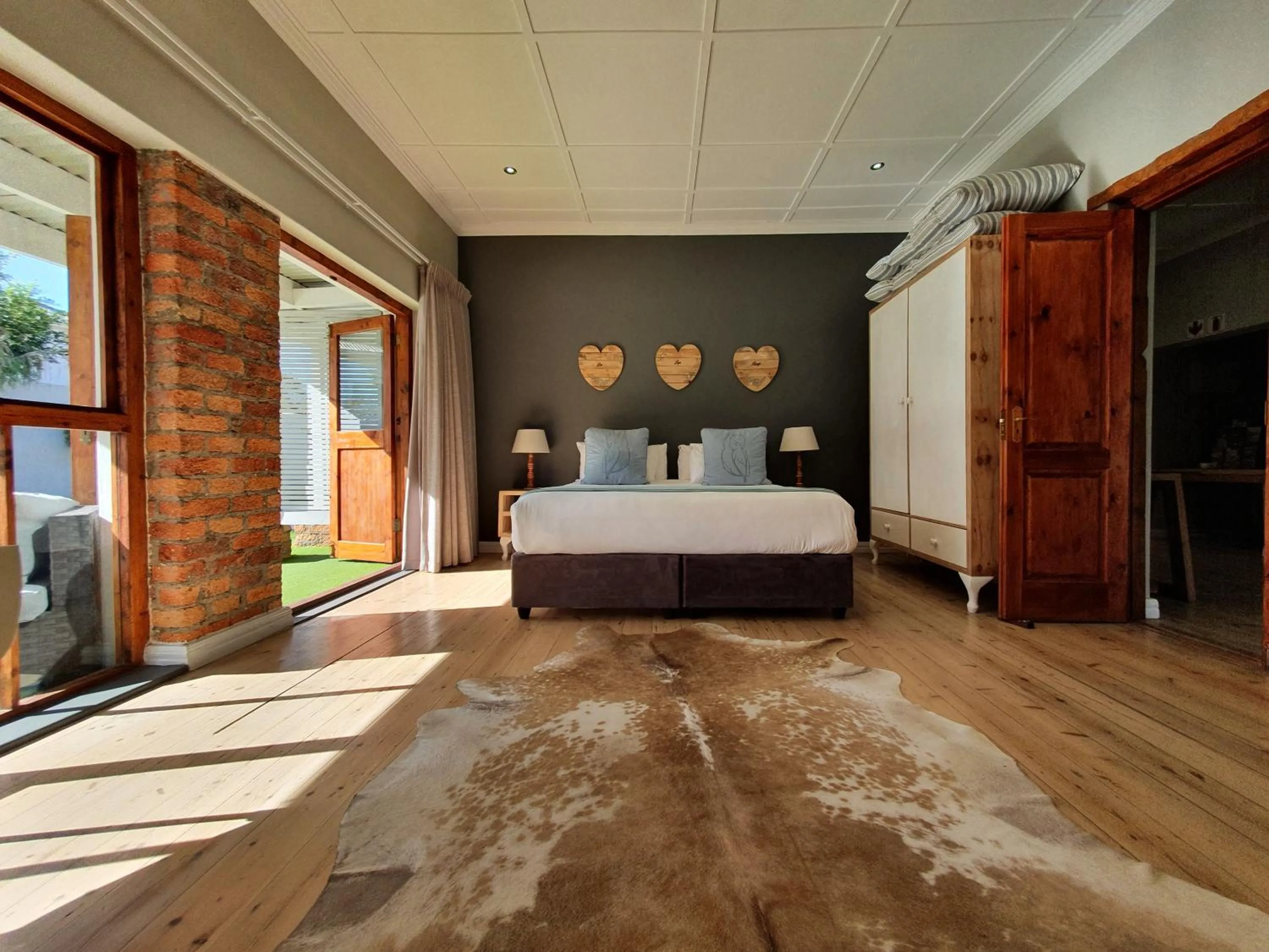 Bedroom, Bed in Two Fat Owls Guesthouse