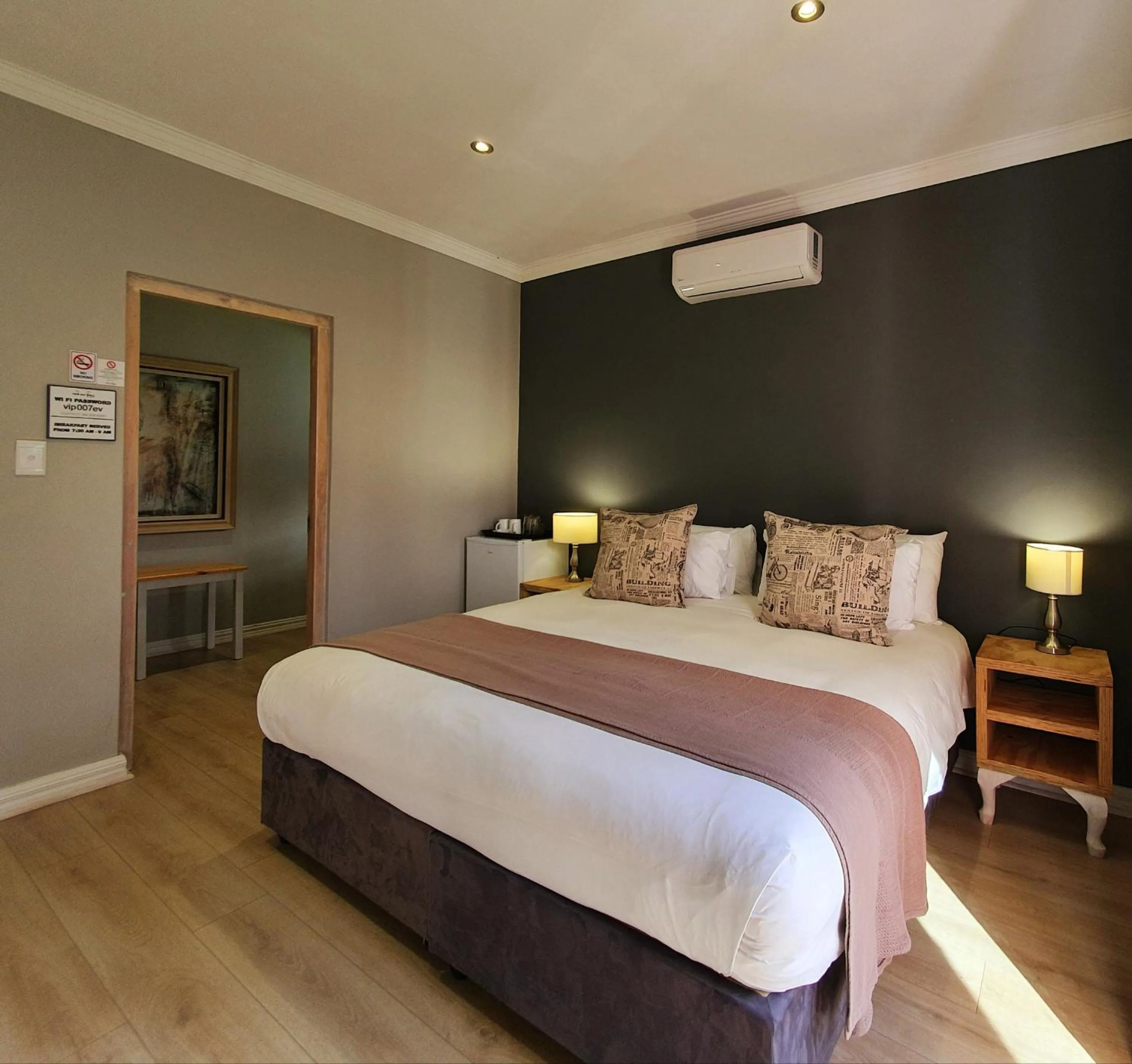 Bed in Two Fat Owls Guesthouse