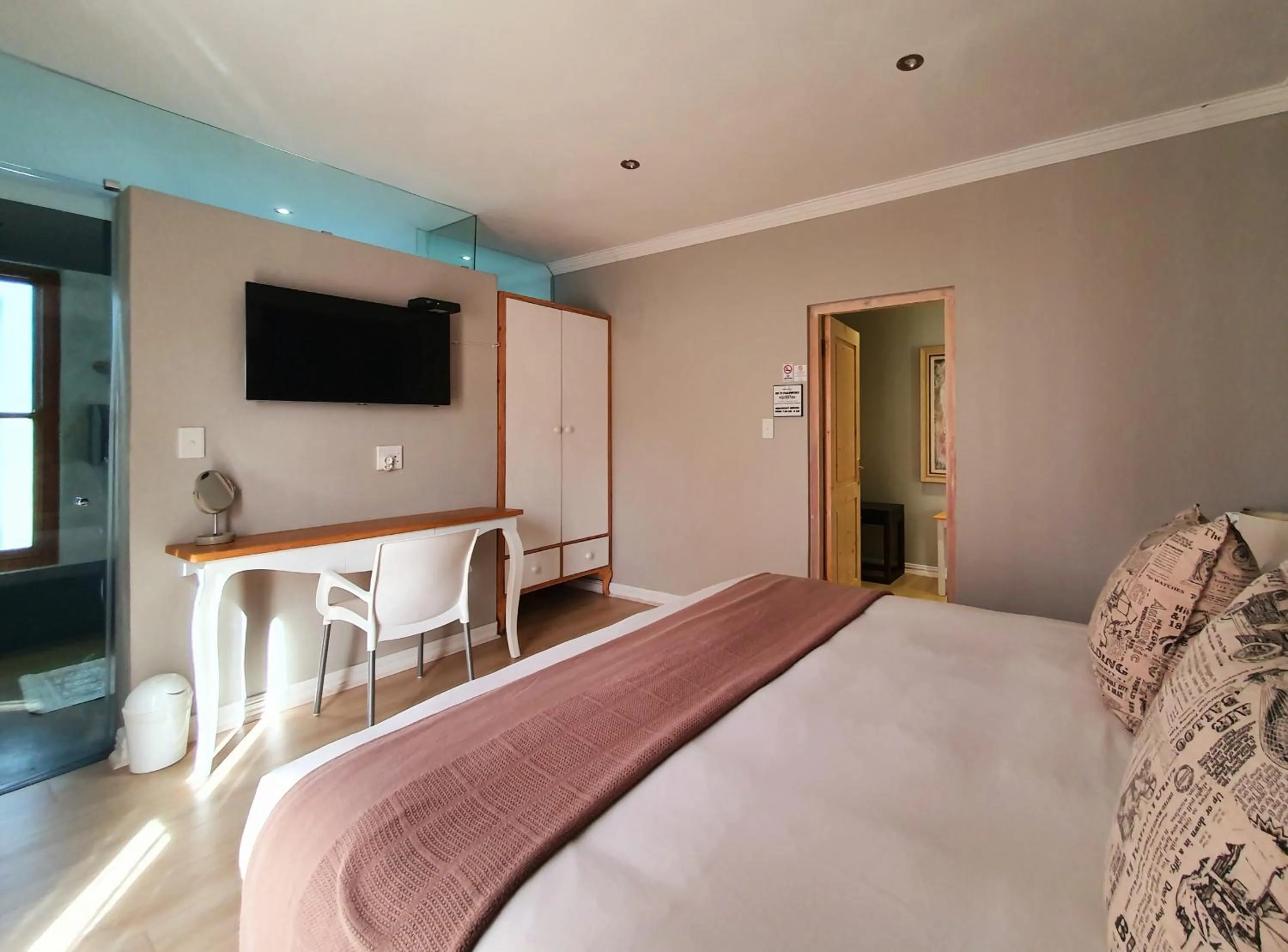 Bed in Two Fat Owls Guesthouse