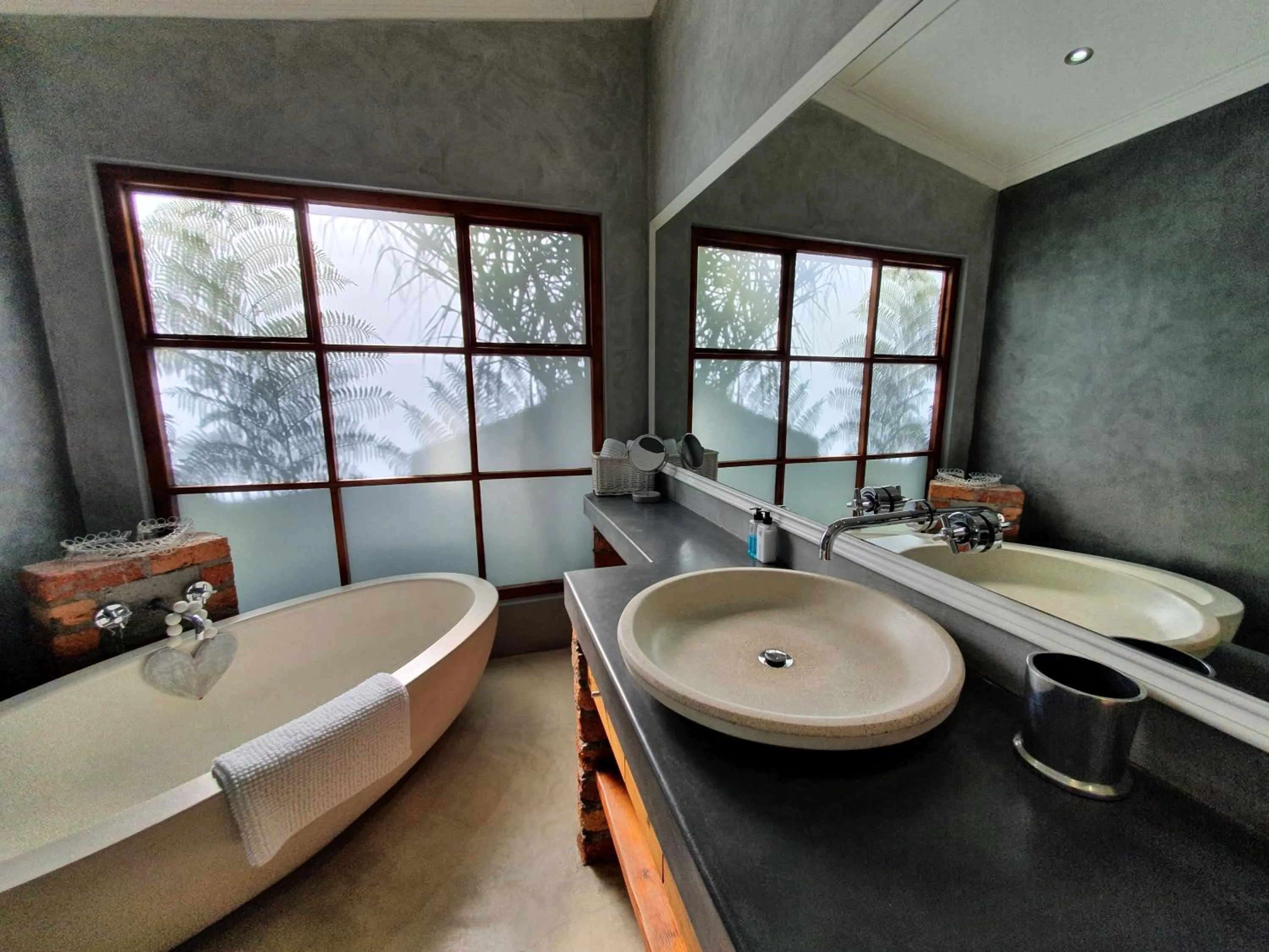 Bathroom in Two Fat Owls Guesthouse