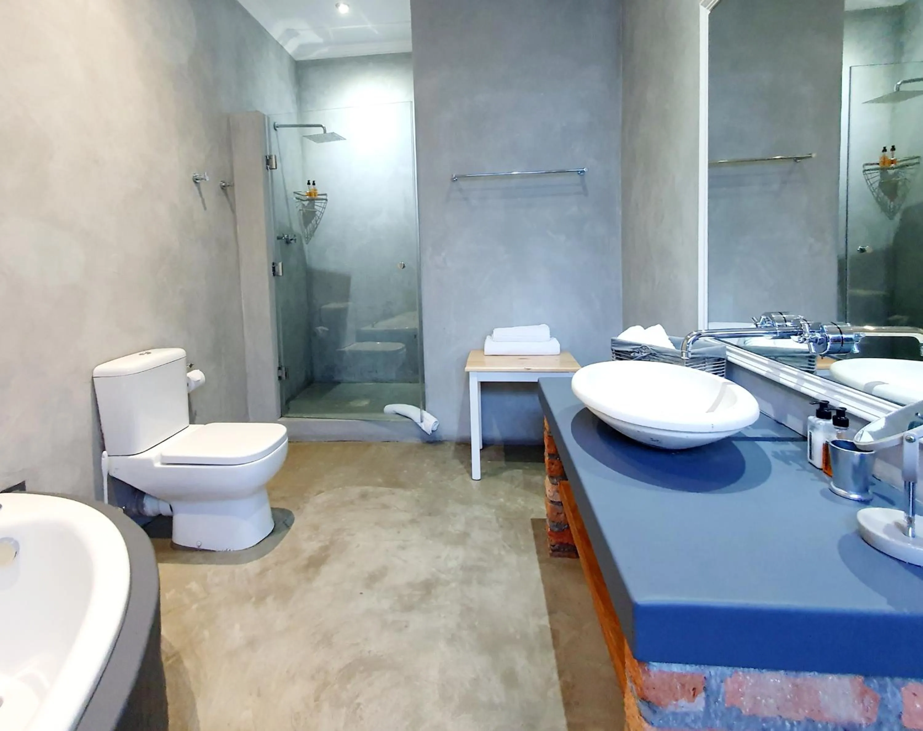 Bathroom in Two Fat Owls Guesthouse