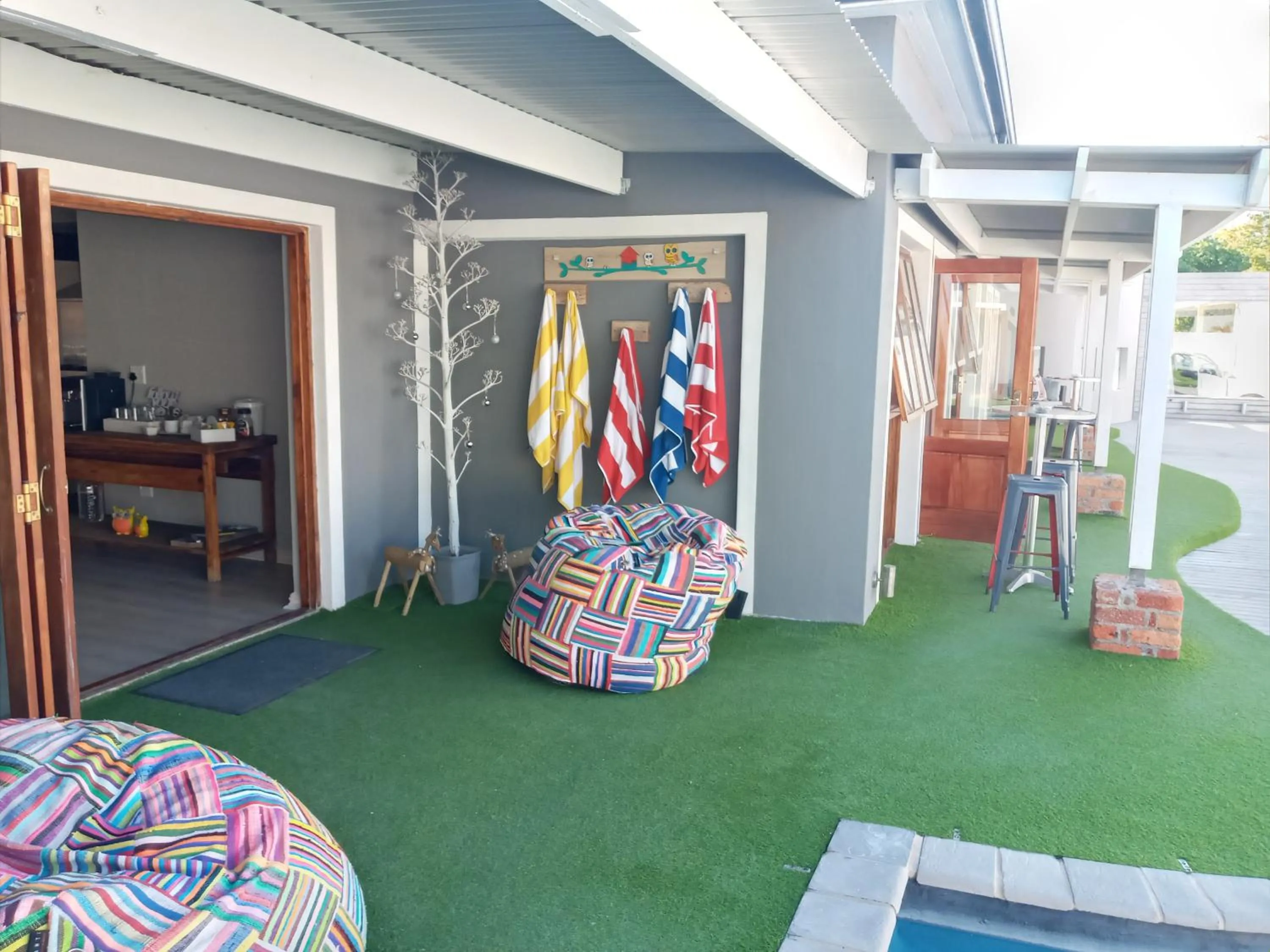 Patio in Two Fat Owls Guesthouse