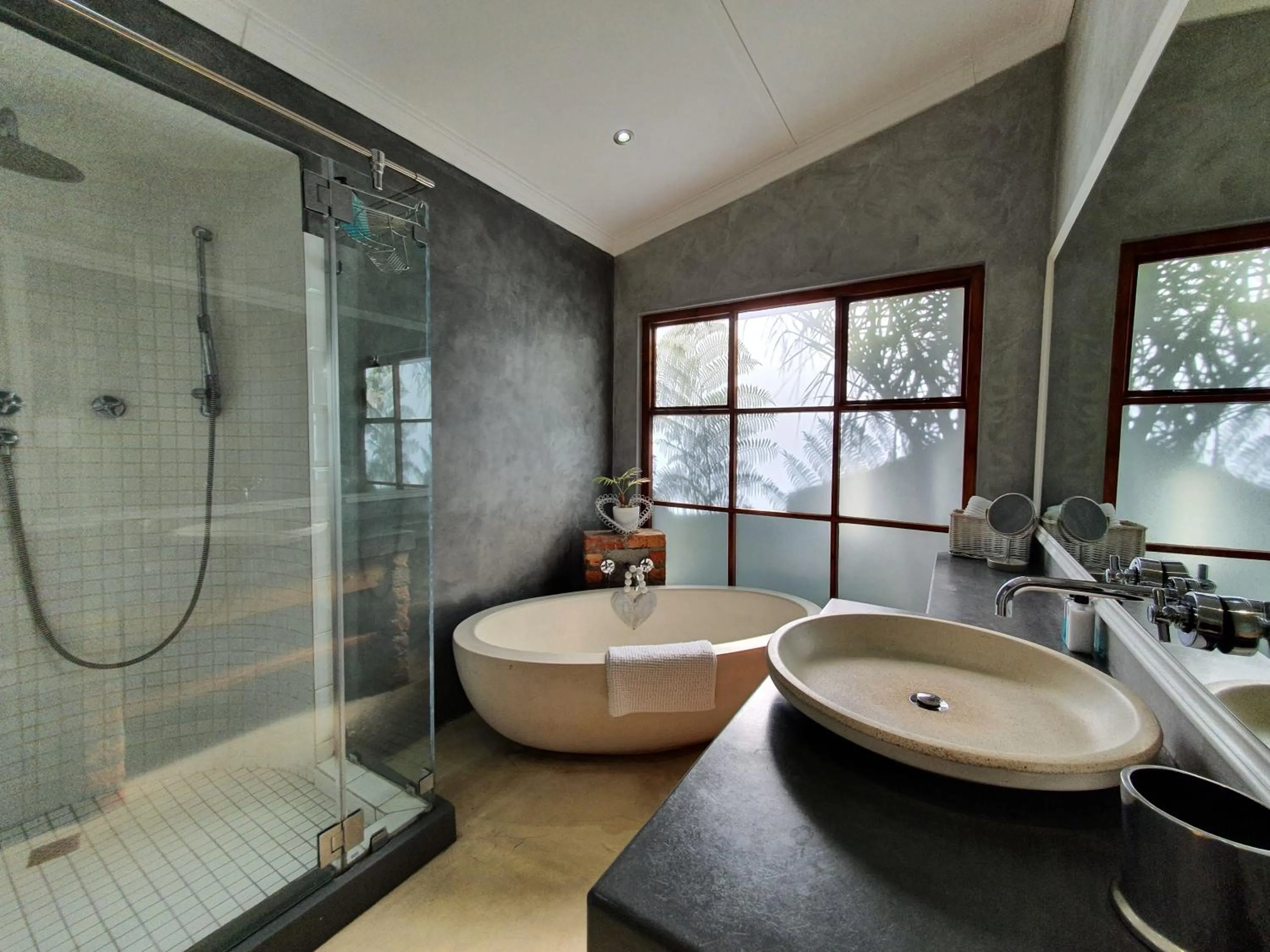 Bathroom in Two Fat Owls Guesthouse