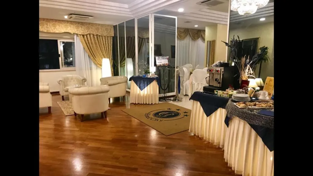 Dining area in Hotel City