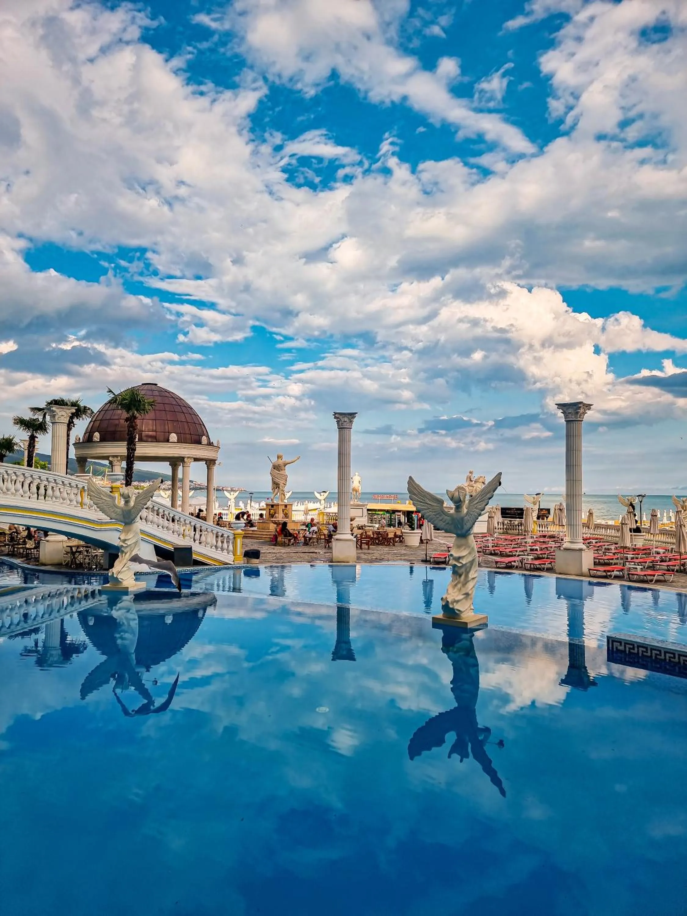 Swimming pool in Imperial Palace Hotel