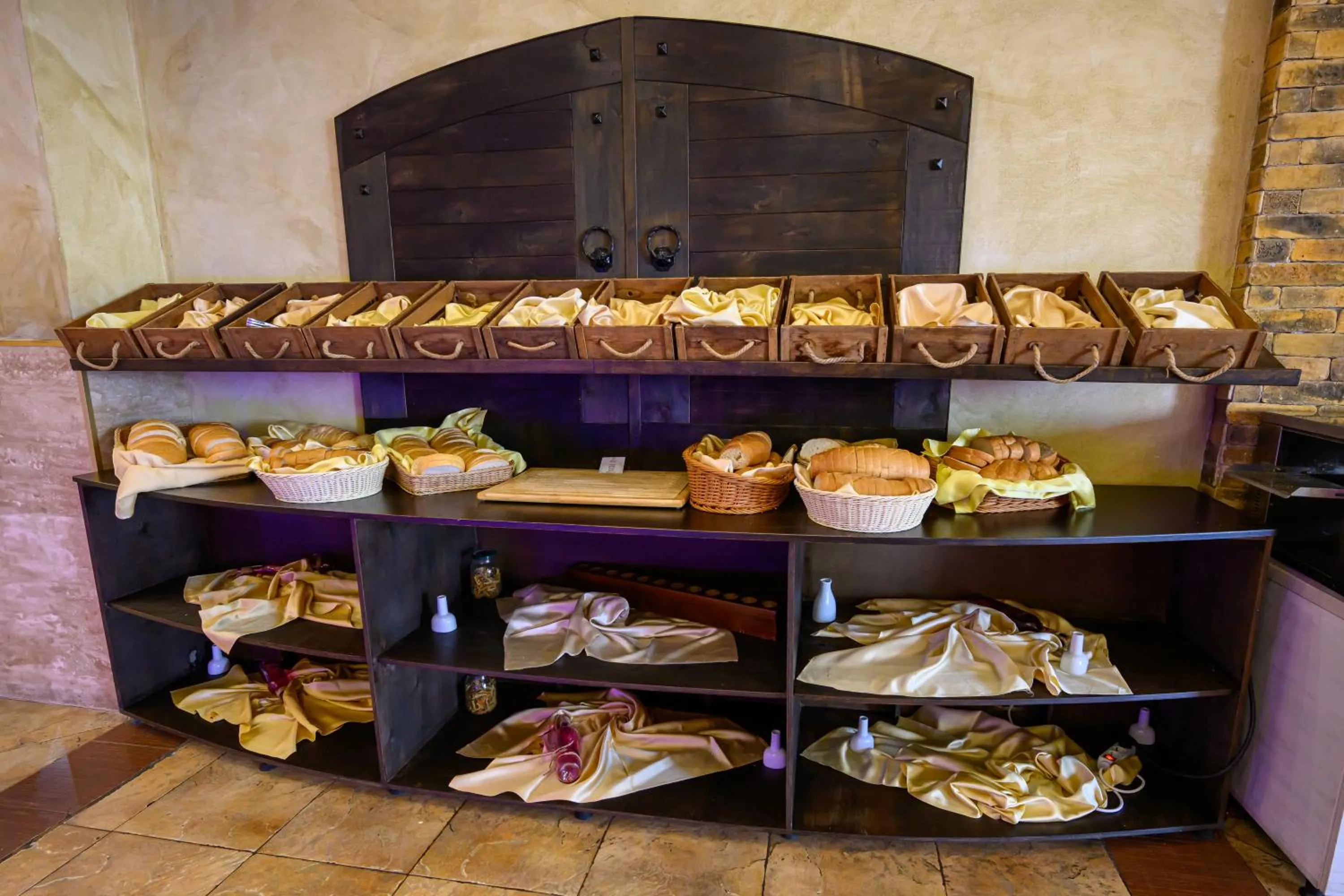 Restaurant/places to eat in Imperial Palace Hotel