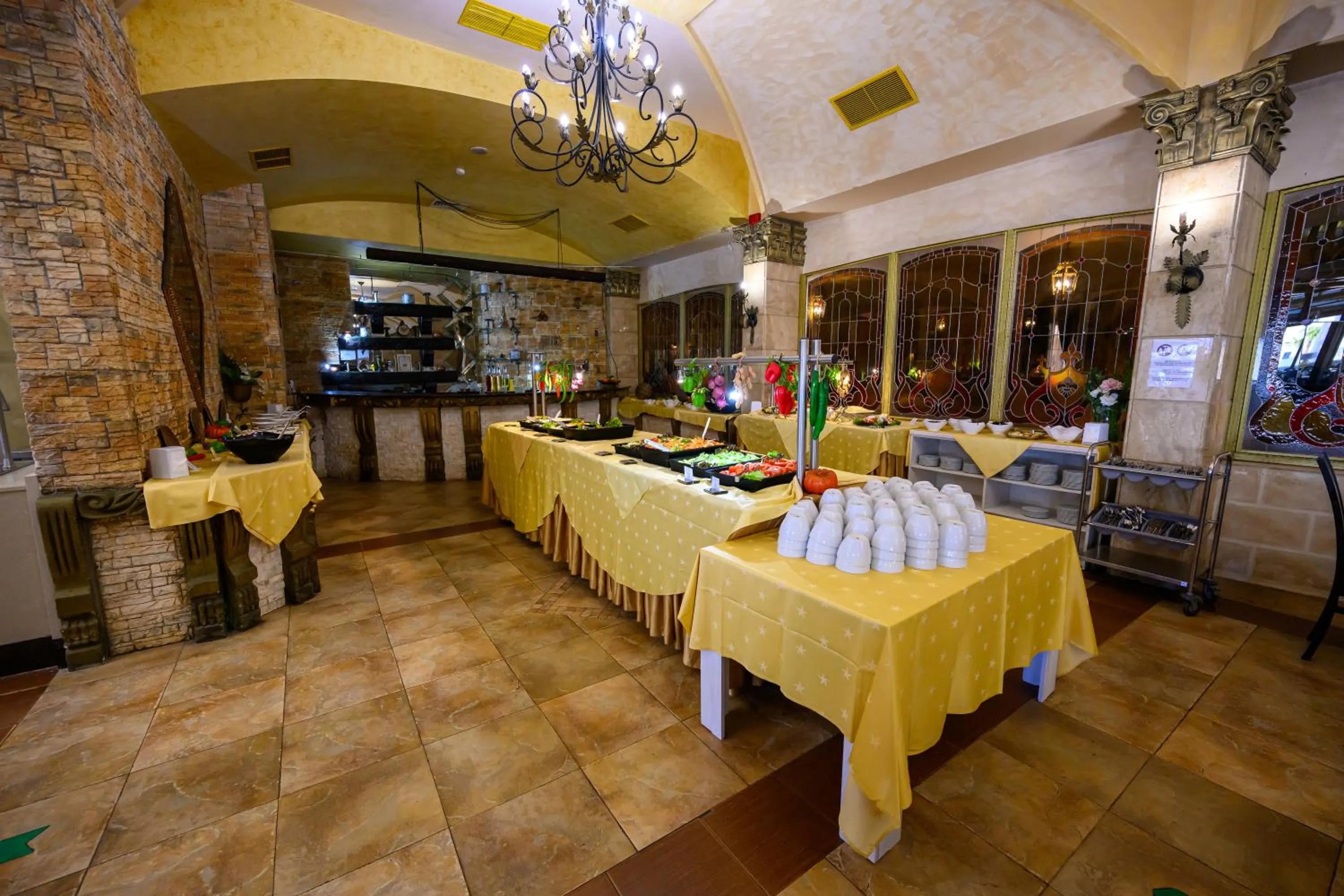 Restaurant/places to eat in Imperial Palace Hotel