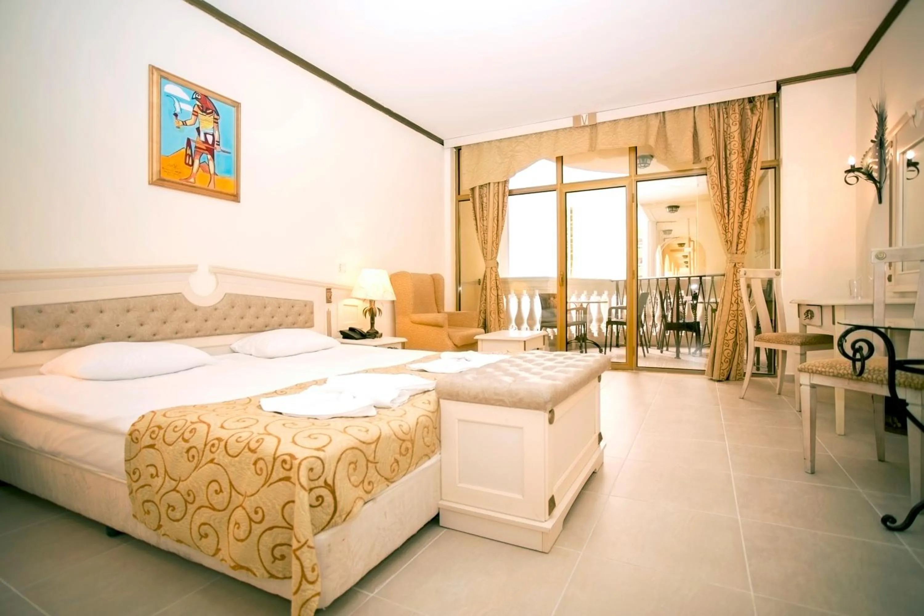 Balcony/Terrace, Bed in Imperial Palace Hotel