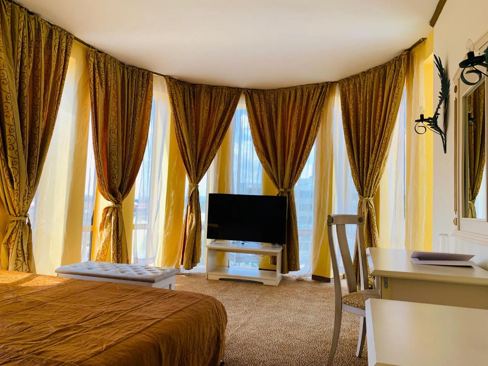 Bed in Imperial Palace Hotel