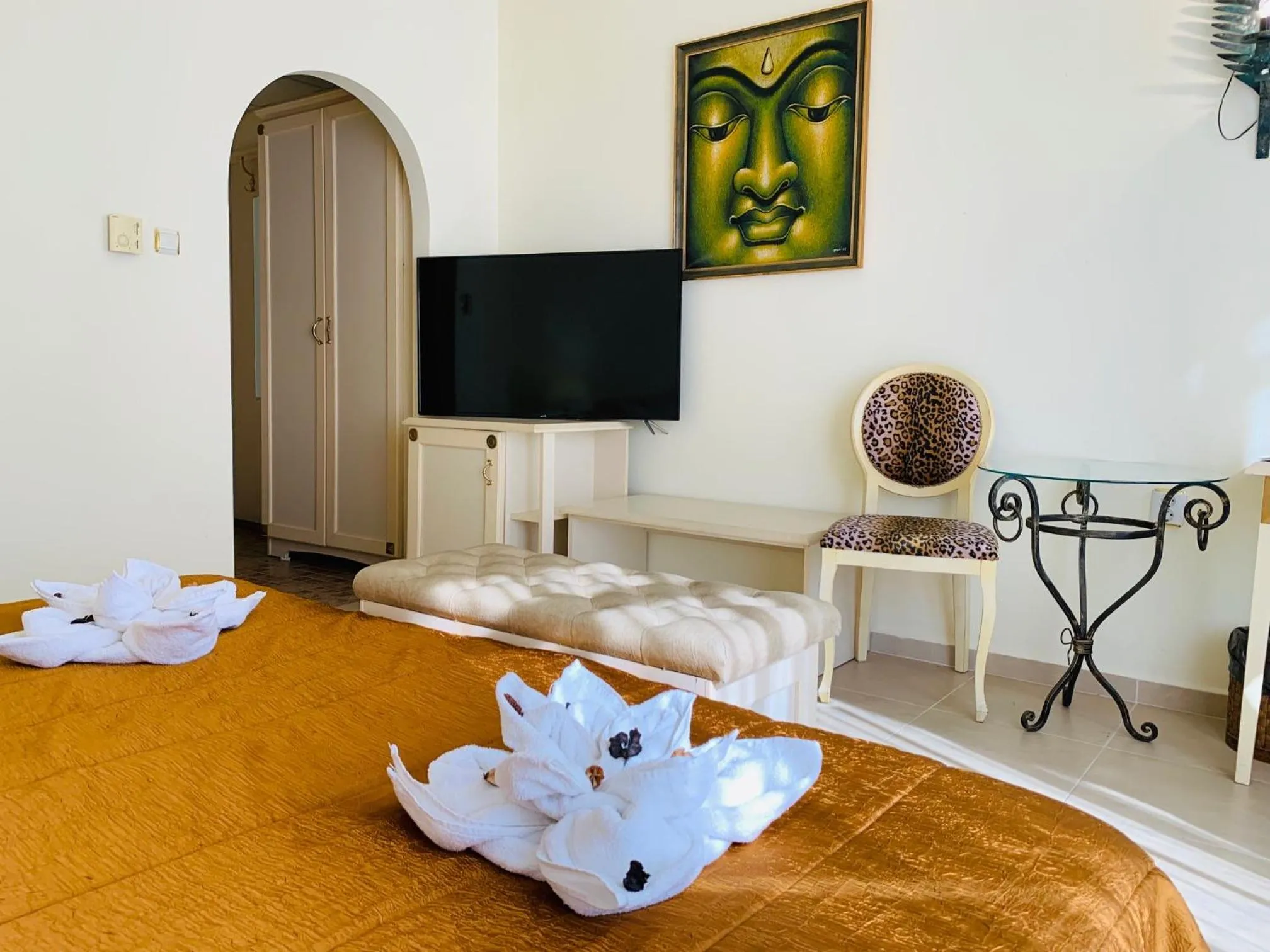 Bed in Imperial Palace Hotel