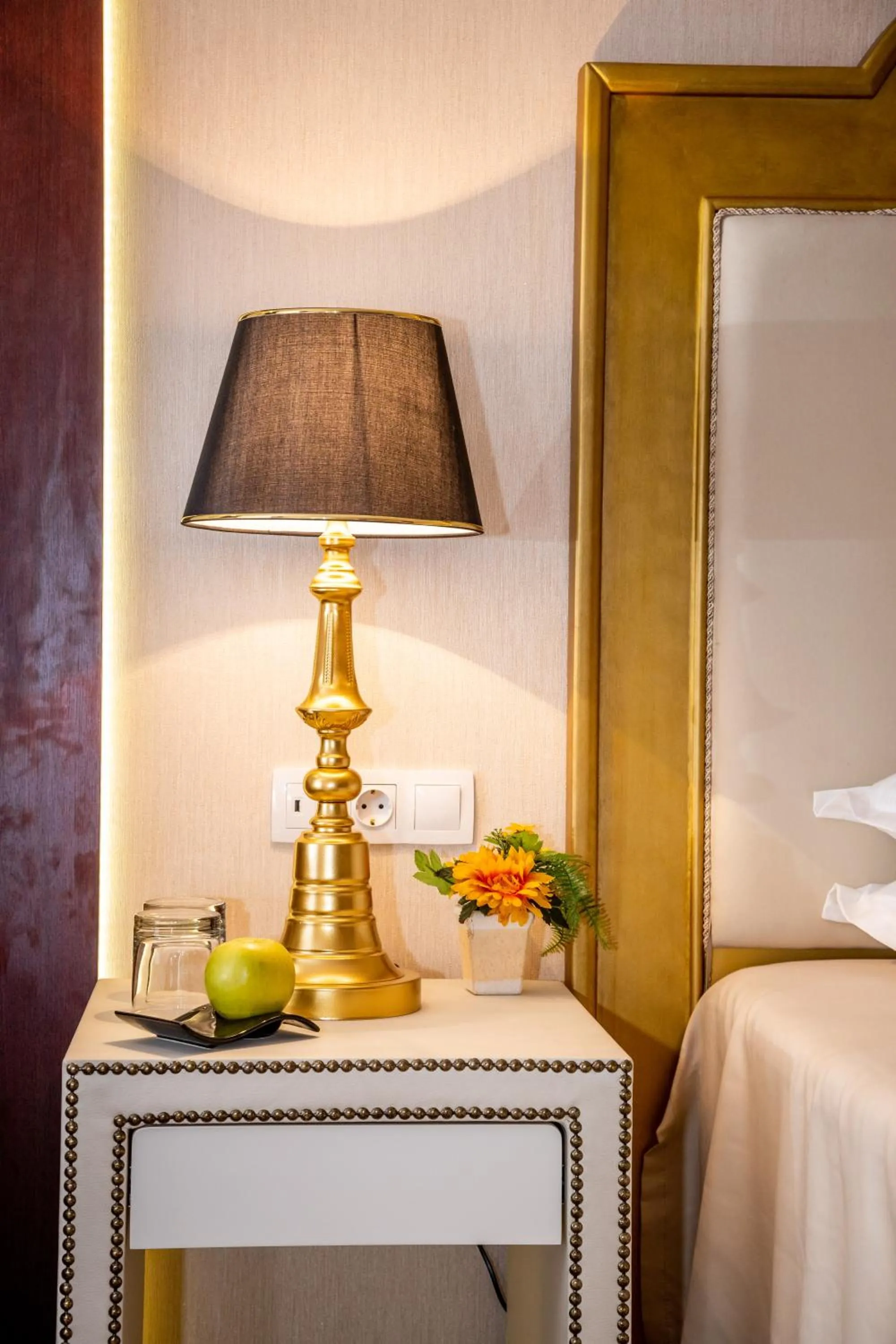 Photo of the whole room, Bed in Imperial Palace Hotel