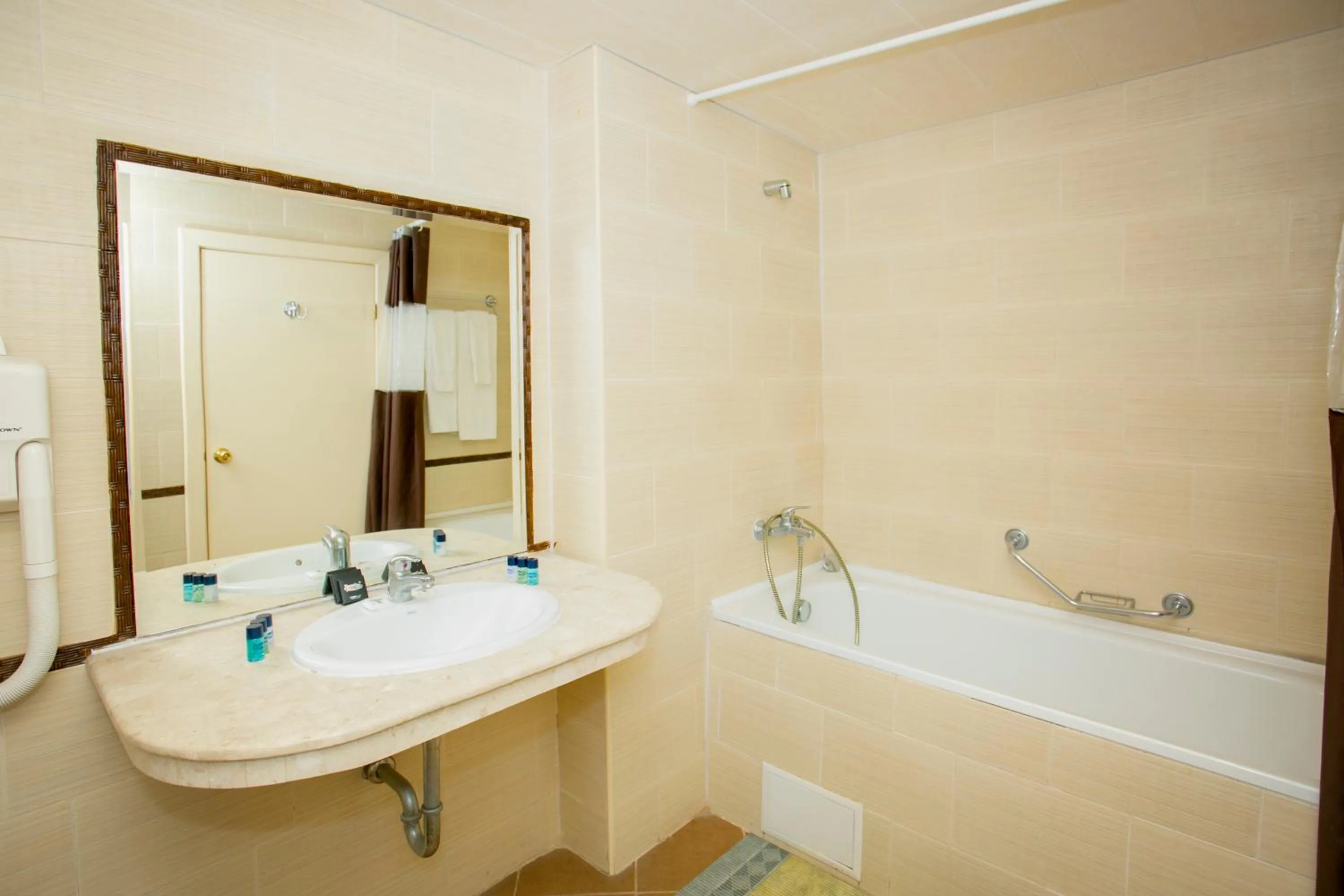 Shower in Imperial Palace Hotel