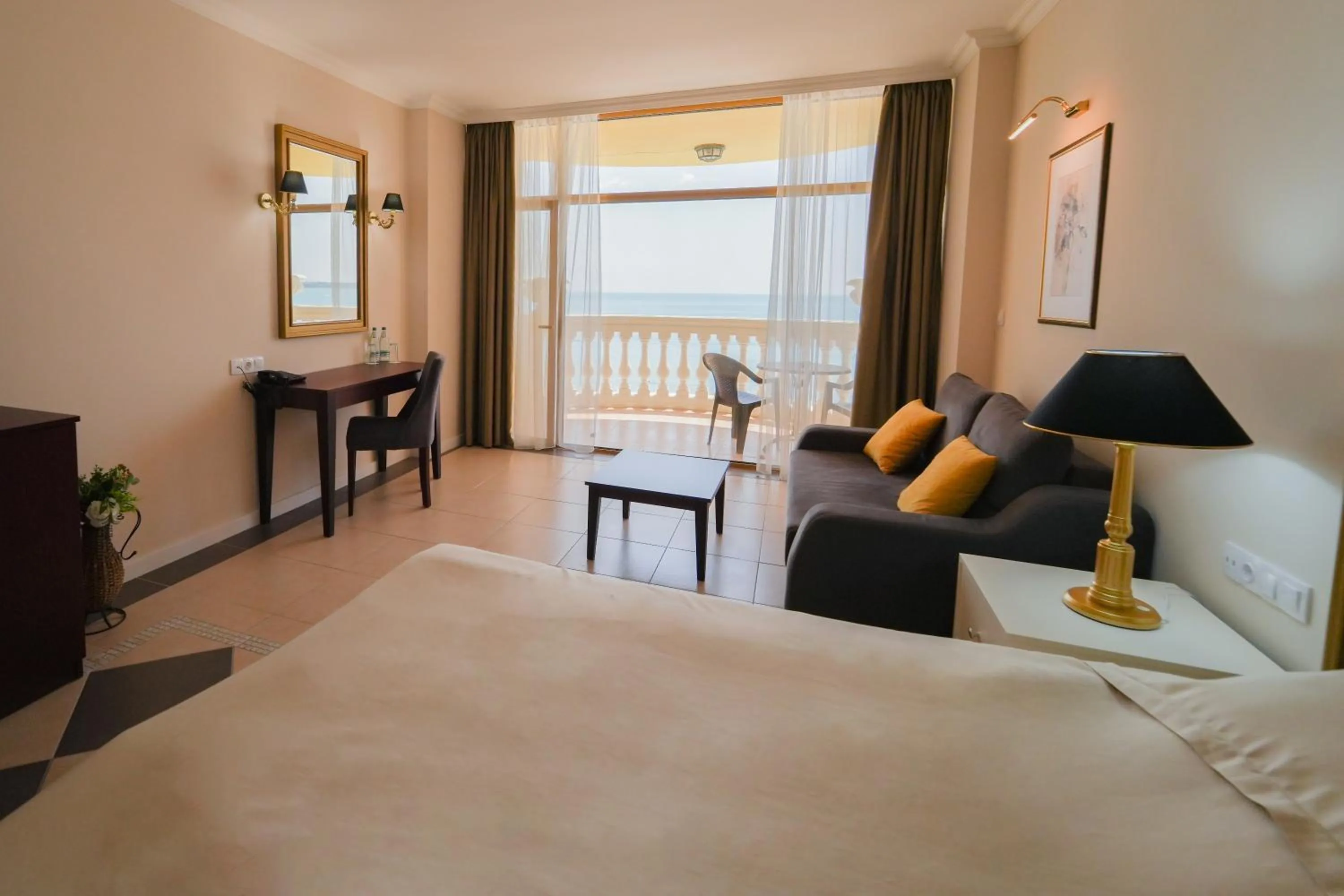 View (from property/room), Bed in Imperial Palace Hotel