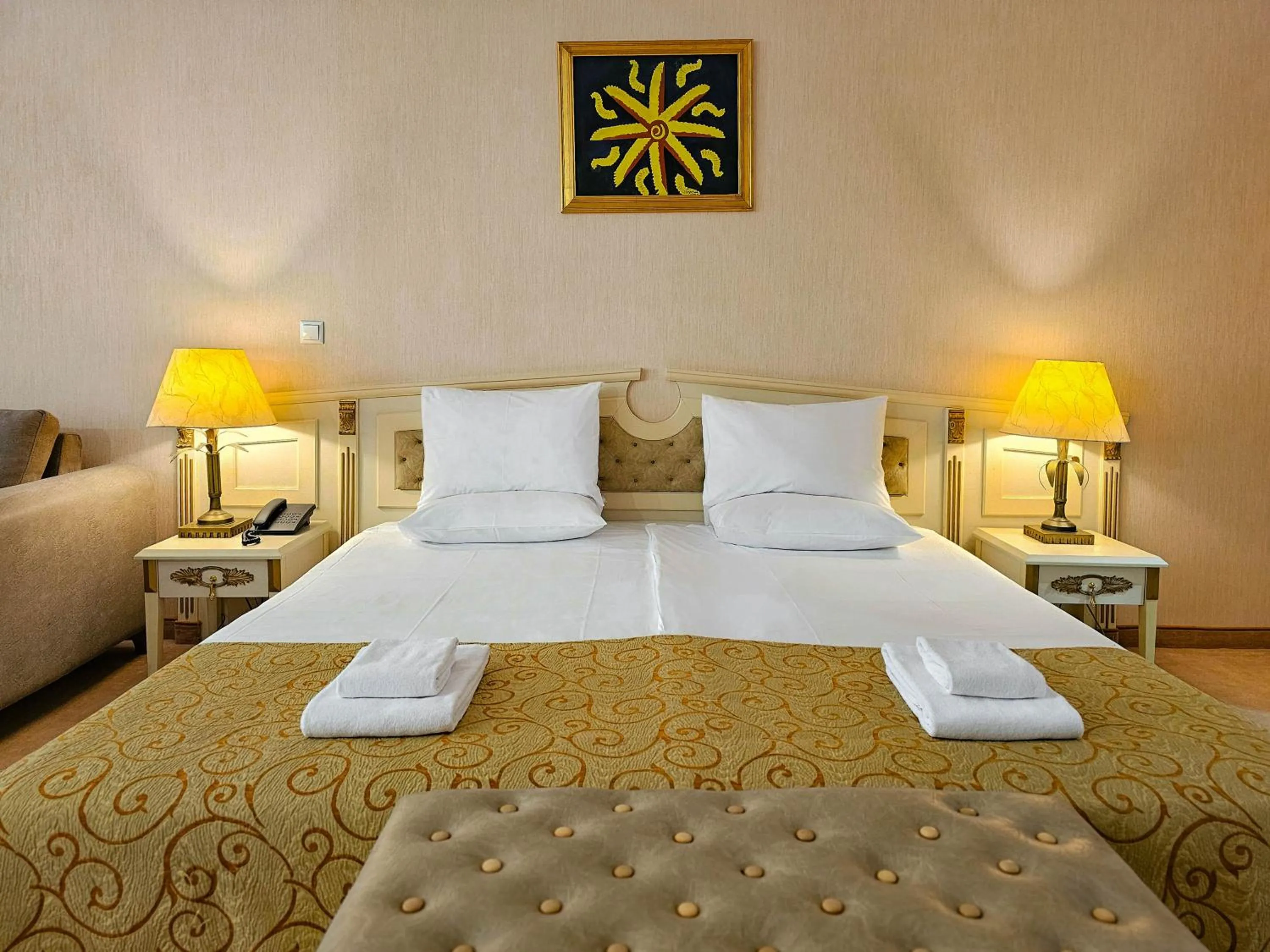 Photo of the whole room, Bed in Imperial Palace Hotel