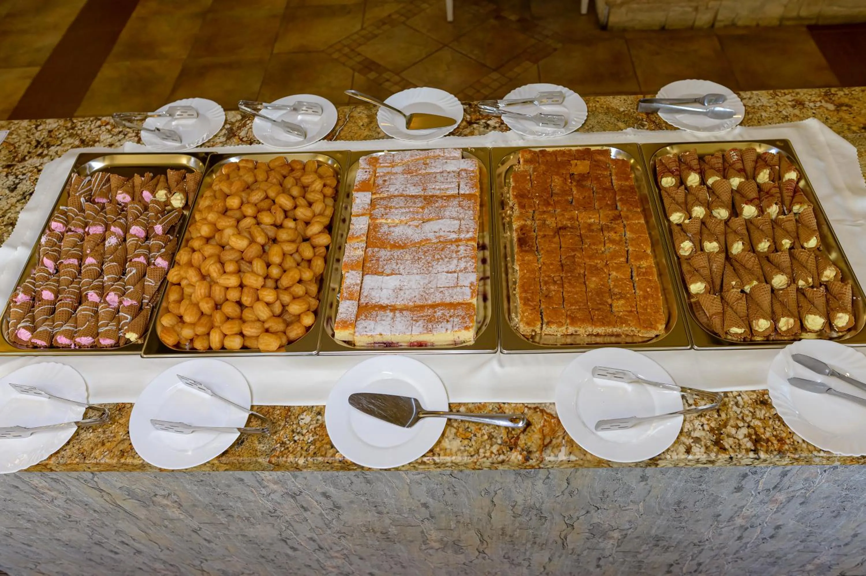 Restaurant/places to eat in Imperial Palace Hotel