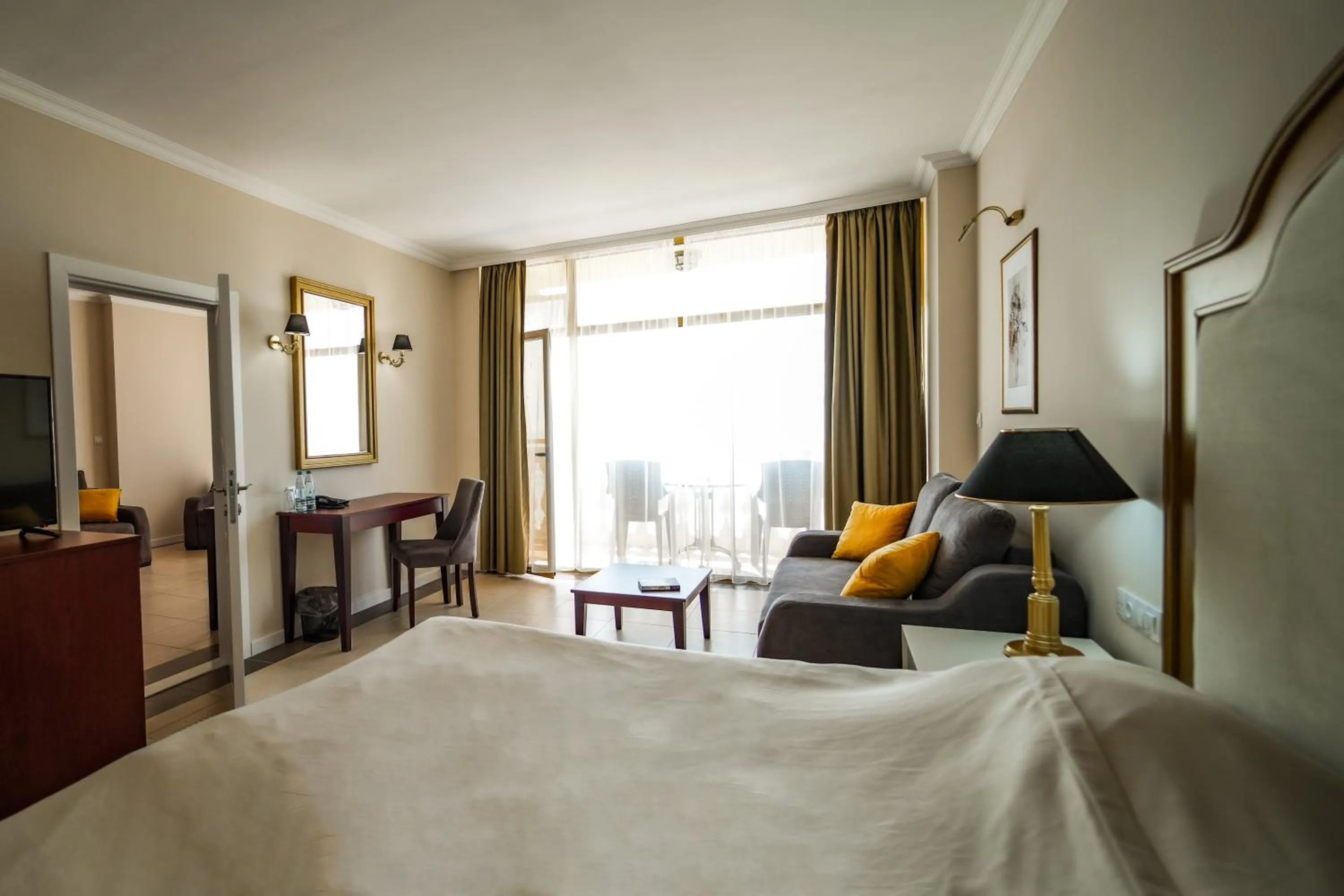 Photo of the whole room, Bed in Imperial Palace Hotel