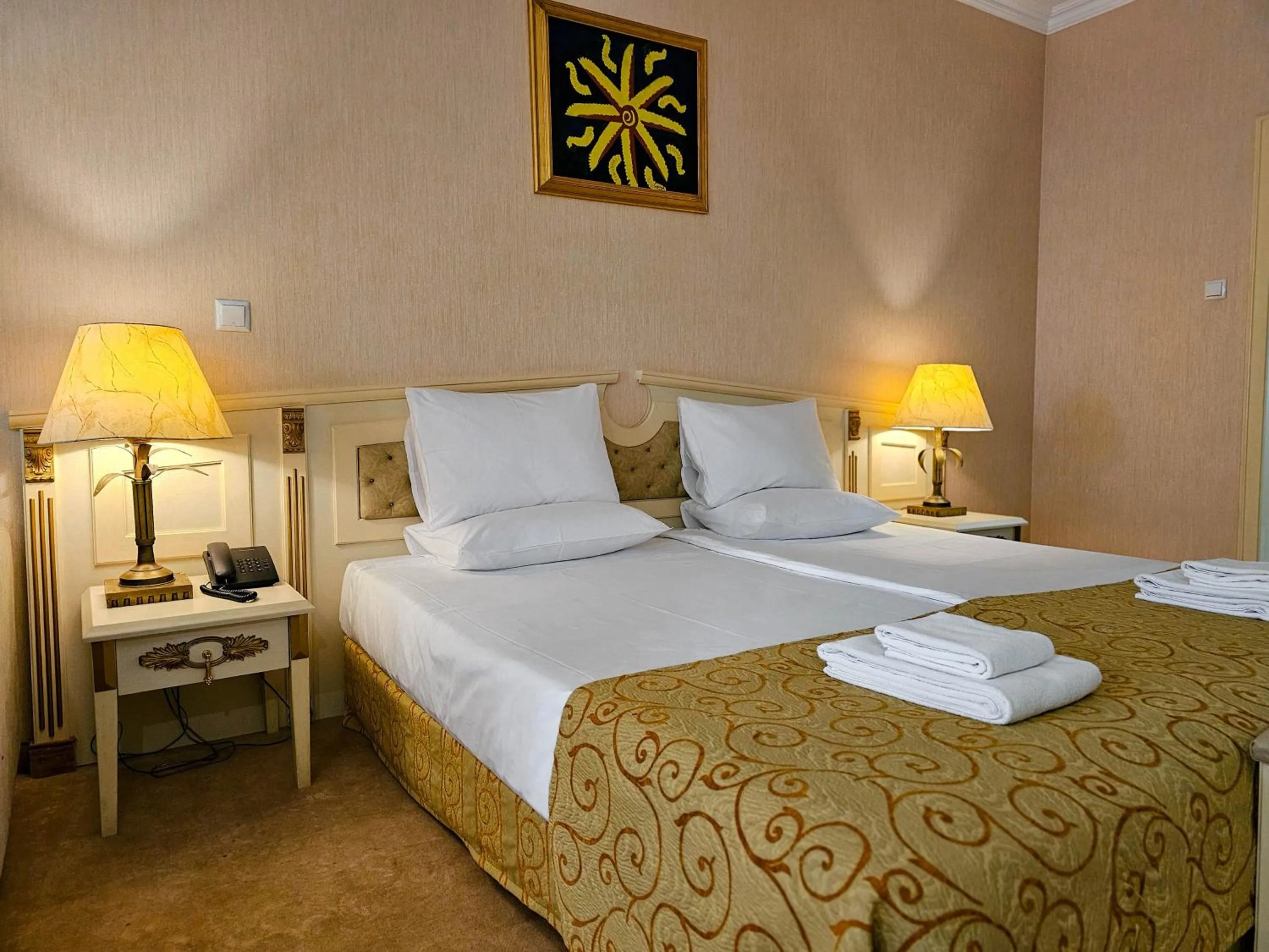 Photo of the whole room, Bed in Imperial Palace Hotel