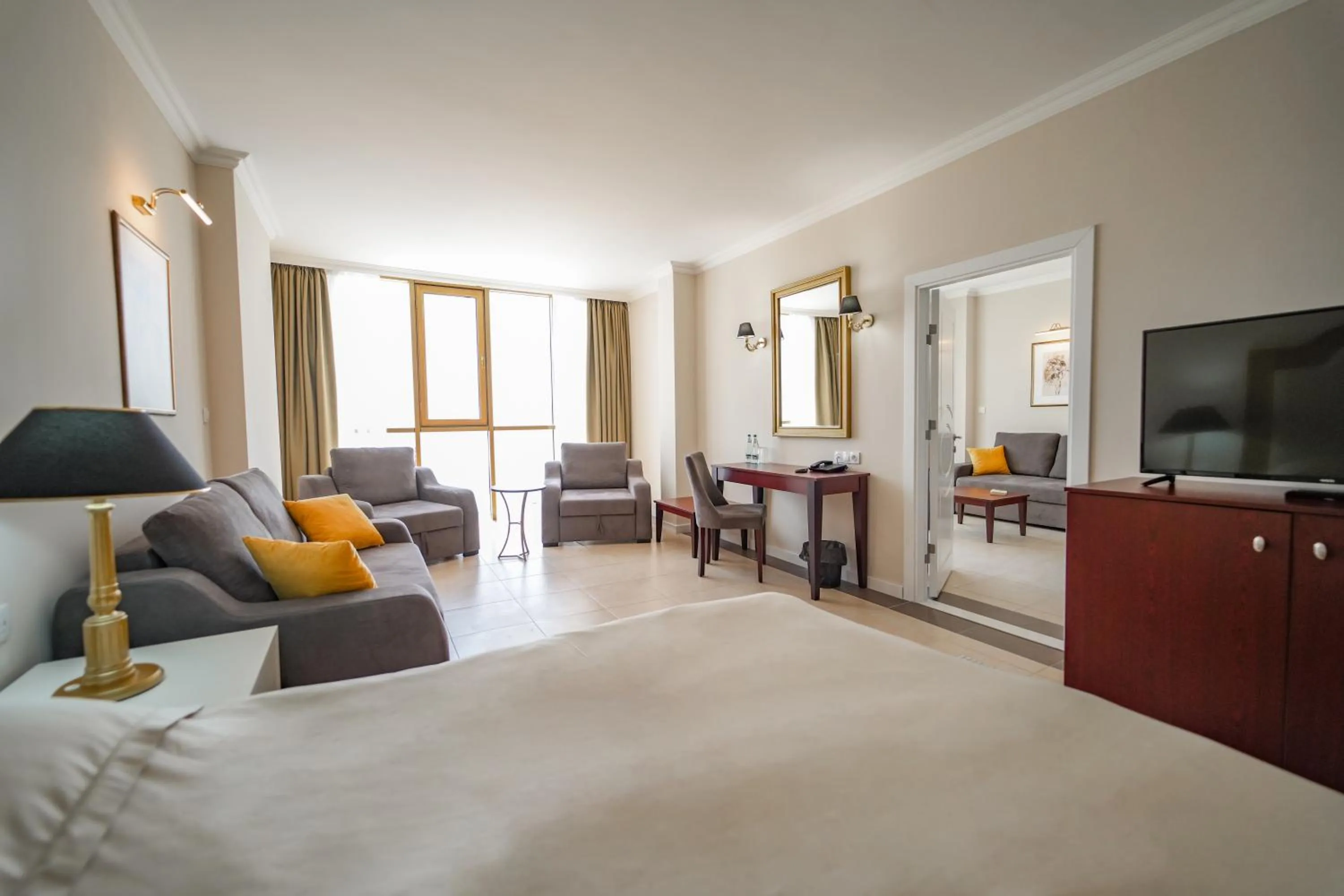 Photo of the whole room, Bed in Imperial Palace Hotel