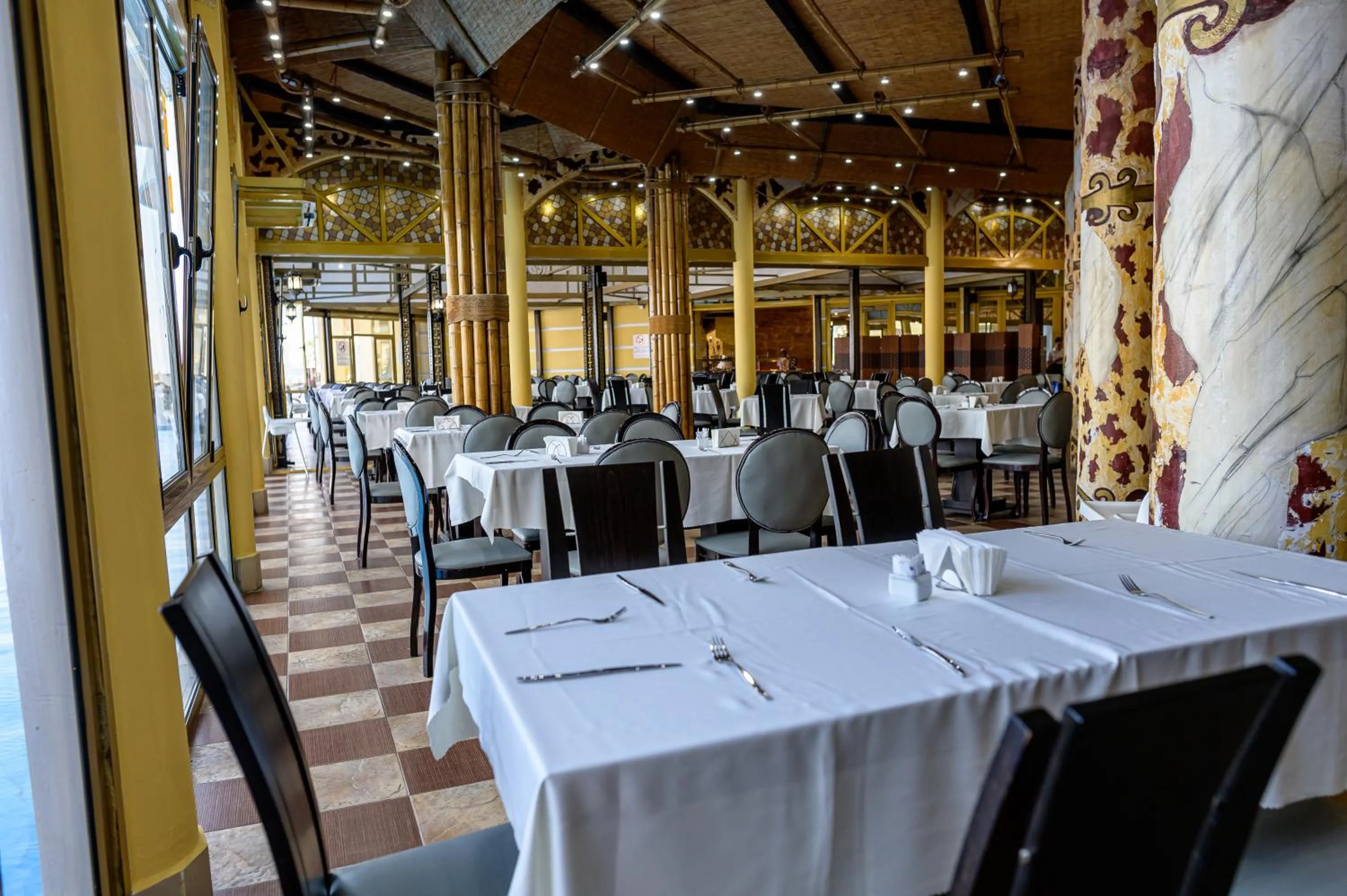 Restaurant/places to eat in Imperial Palace Hotel