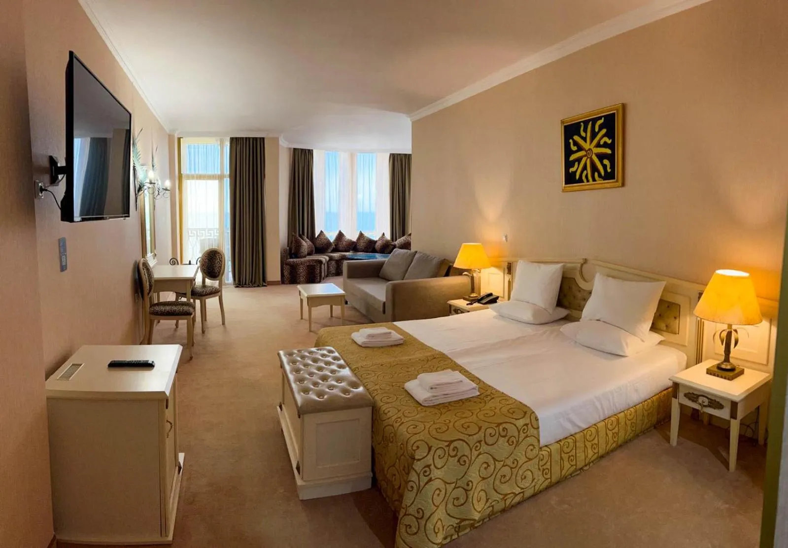 Photo of the whole room, Bed in Imperial Palace Hotel