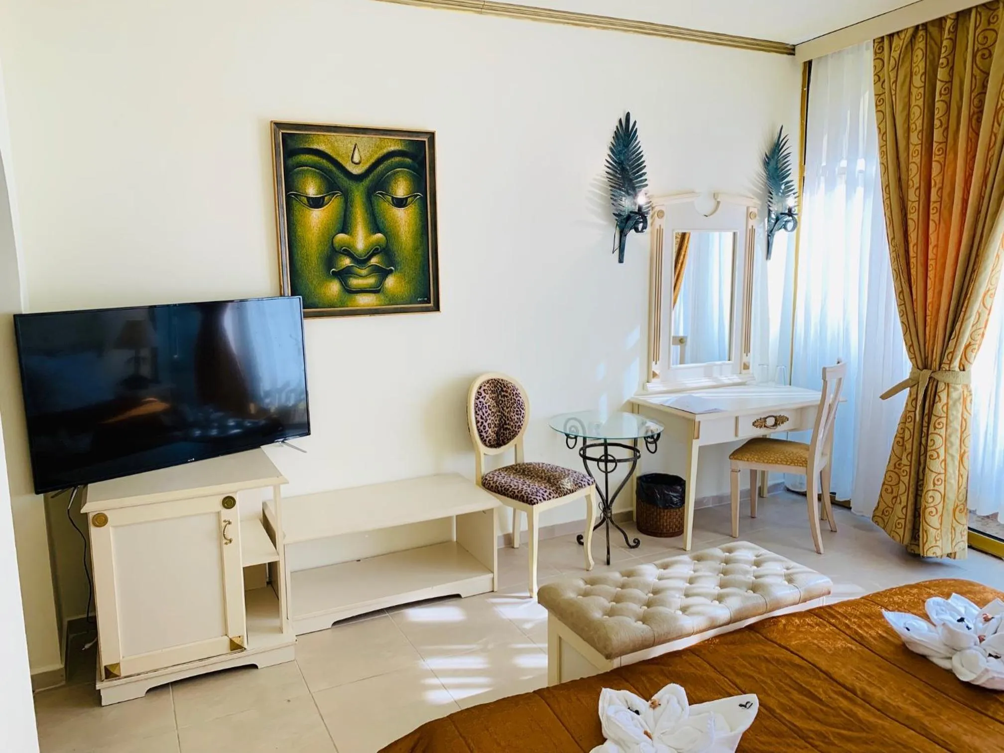 Communal lounge/ TV room in Imperial Palace Hotel